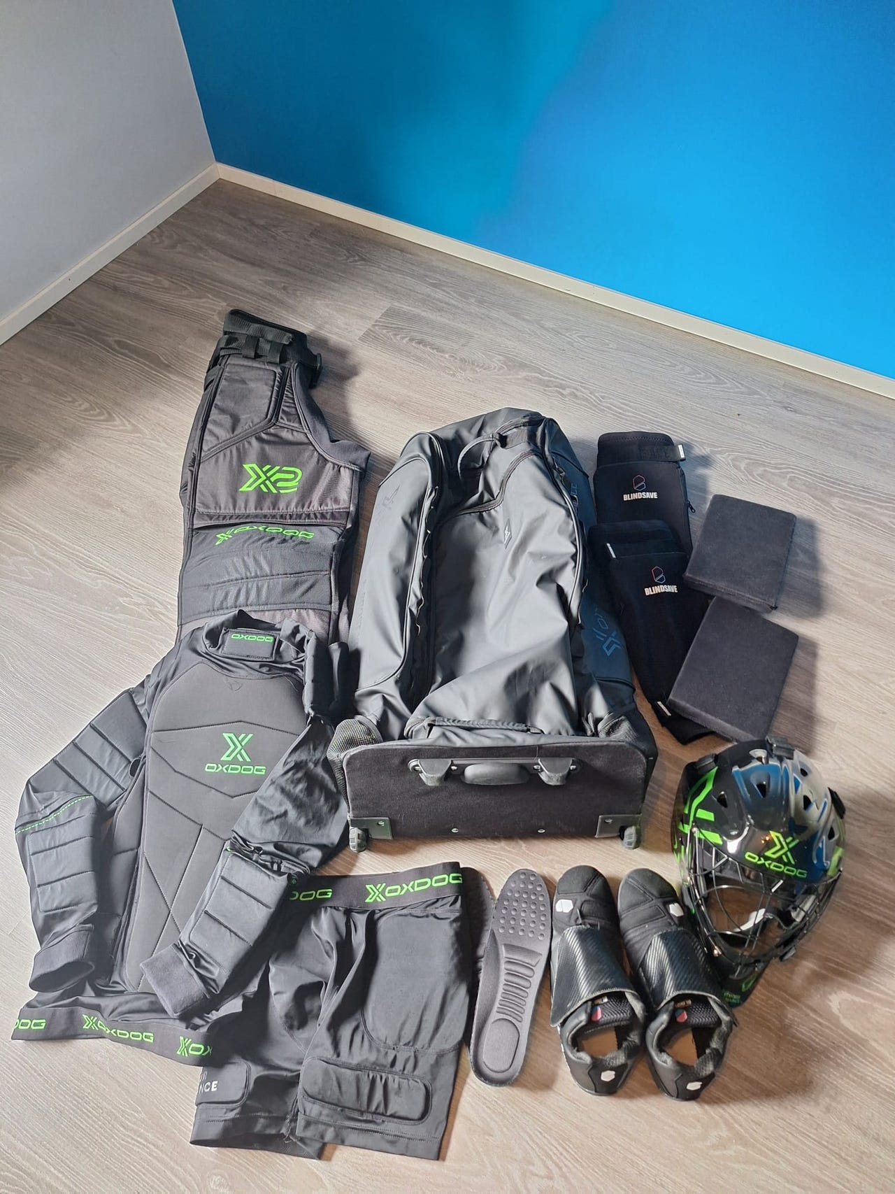 Salibandy maalivahdin varusteet