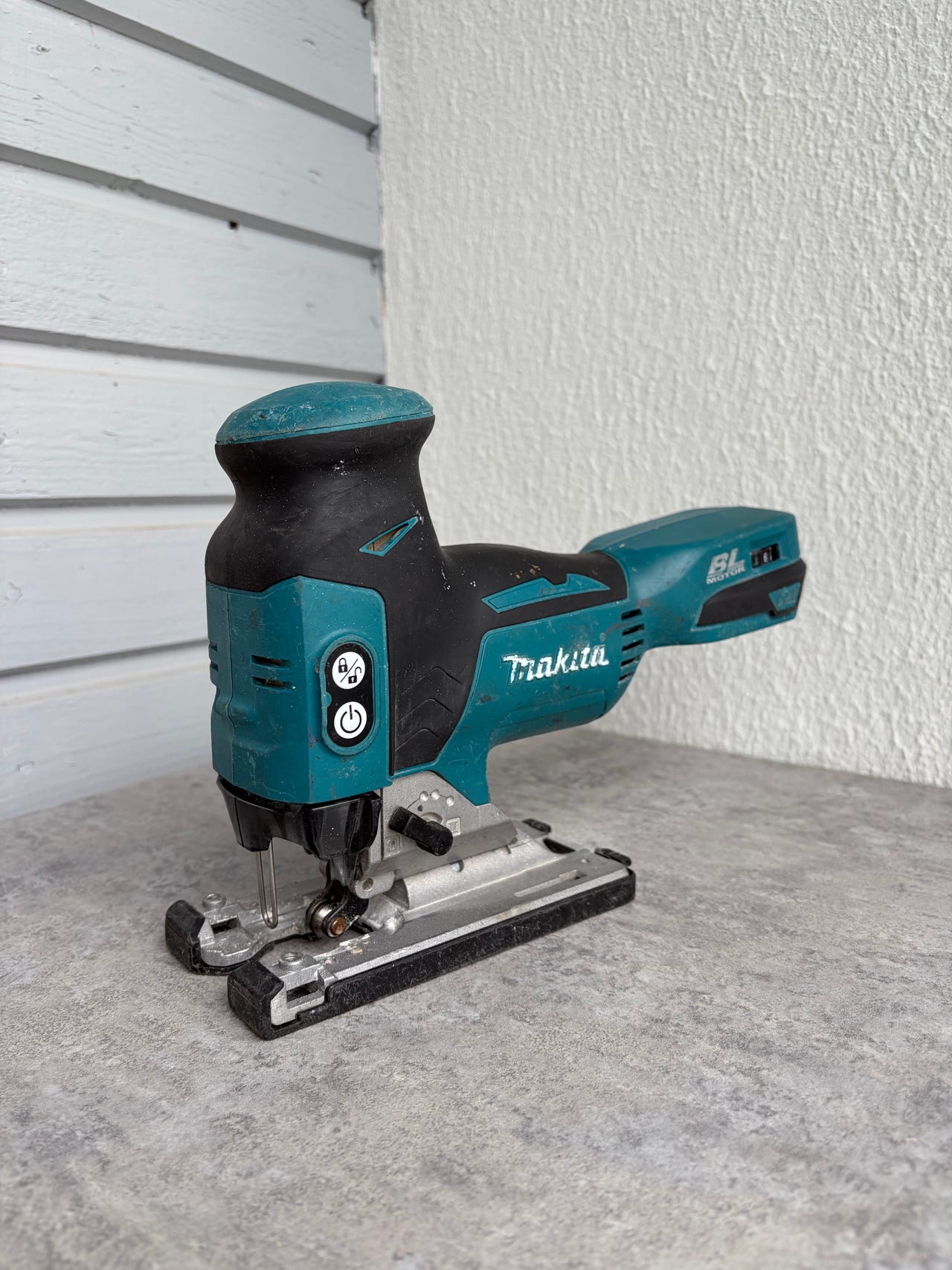 Makita DJV181