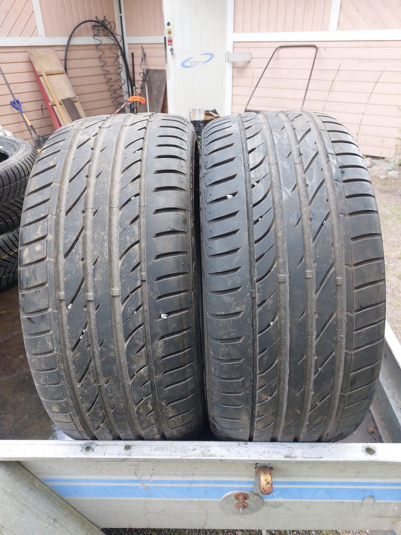 235/35r19