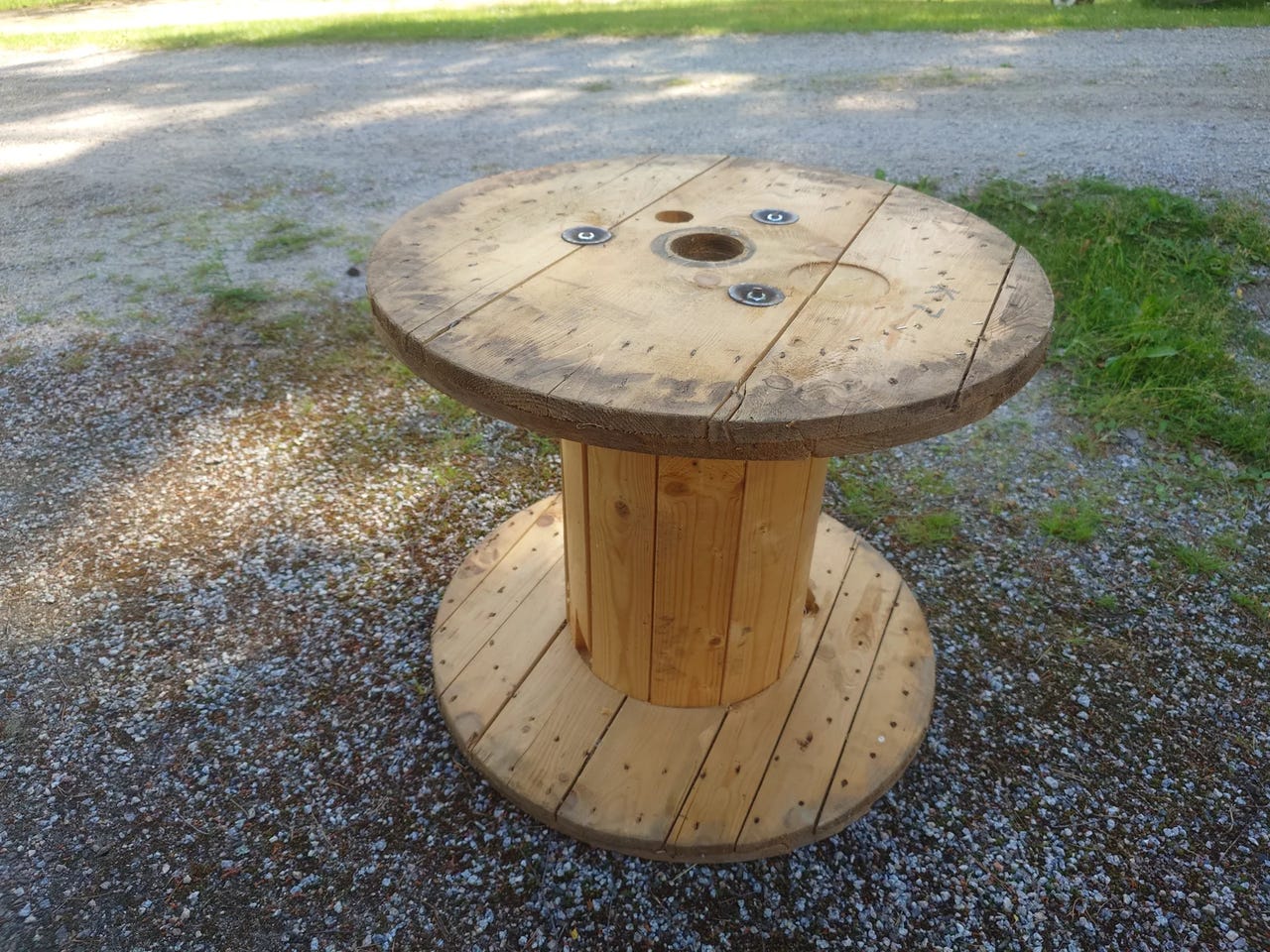 Iso kaapelikela  / kelapöytä