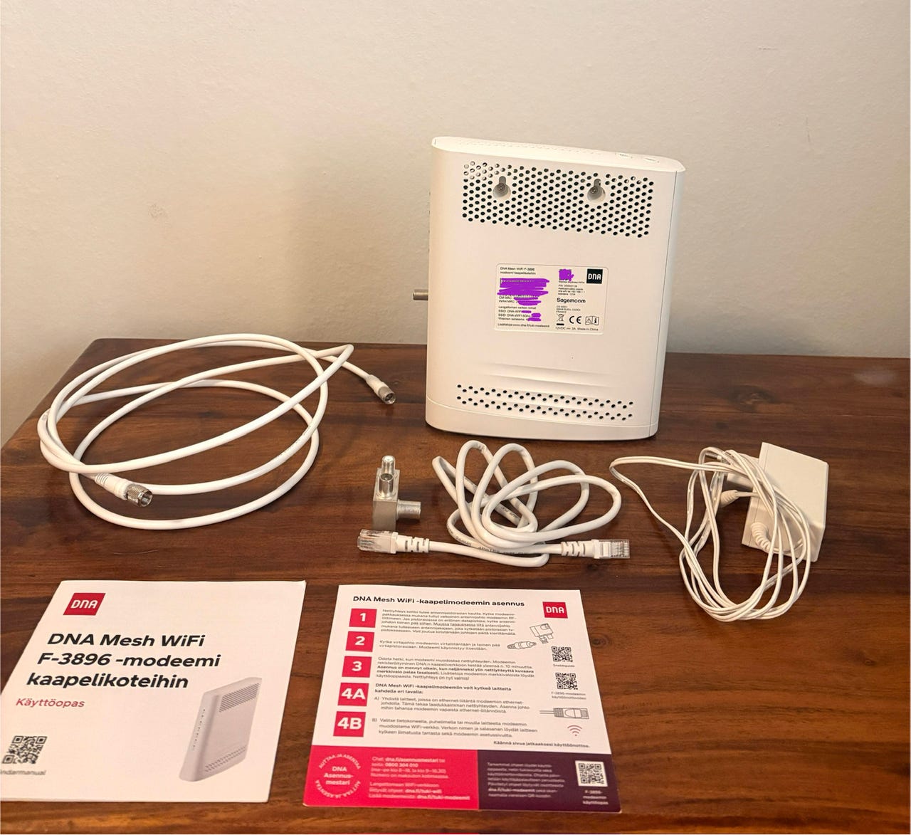 DNA Sagemcom F-3896 -modeemi