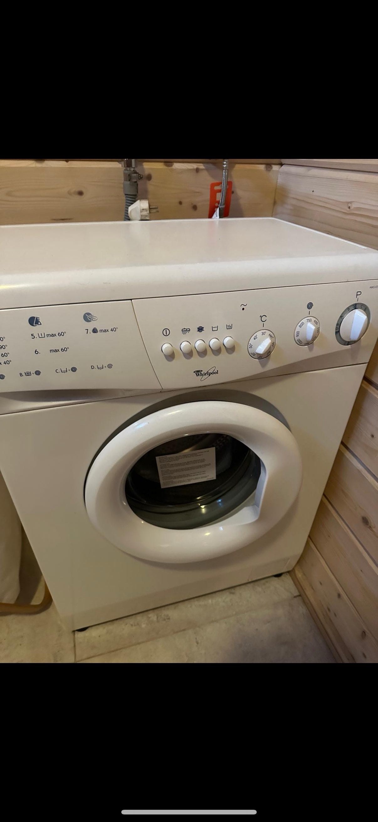 Whirlpool edestä täytettävä pyykinpesukone