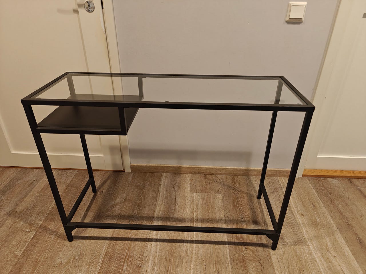 Sivupöytä teräs/lasi