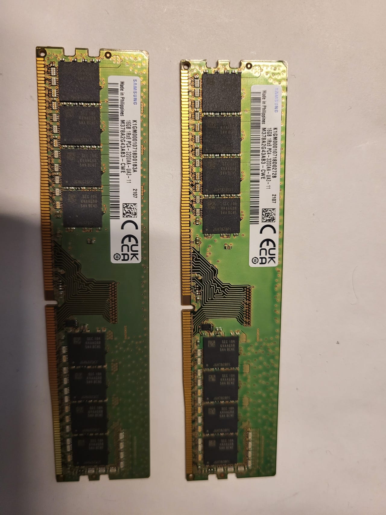 2x 16GB Samsung DDR4 3200MHz RAM-muistikampaa (yht. 32GB)