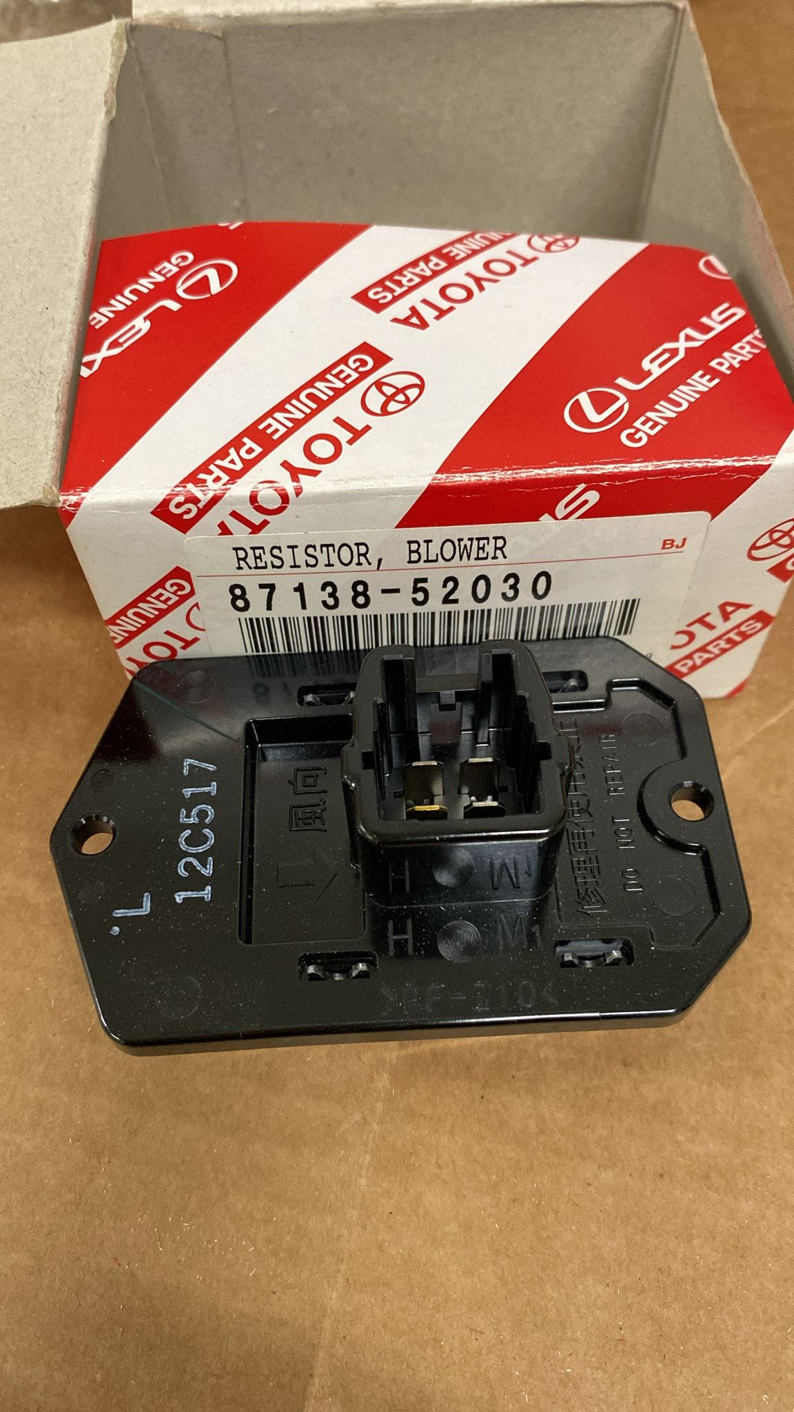 Toyota lämmityslaitteen puhaltimen säätövastus 87138-52030