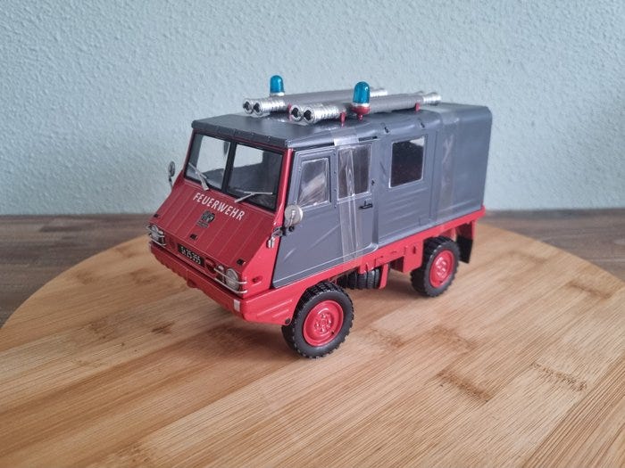 Schuco 1:18 - Pienoismalliauto - Styer-Puch Haflinger - Palokunta