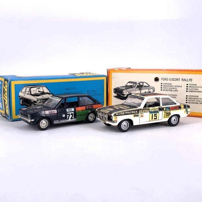 Solido 1:43 - Pienoismalliauto (2) - Lot of 2 Vintage Die-Cast Mo