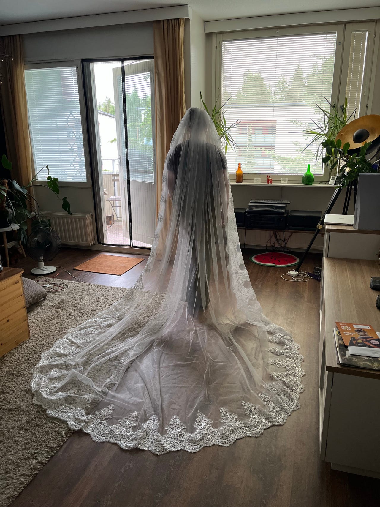 Pitsireunainen huntu