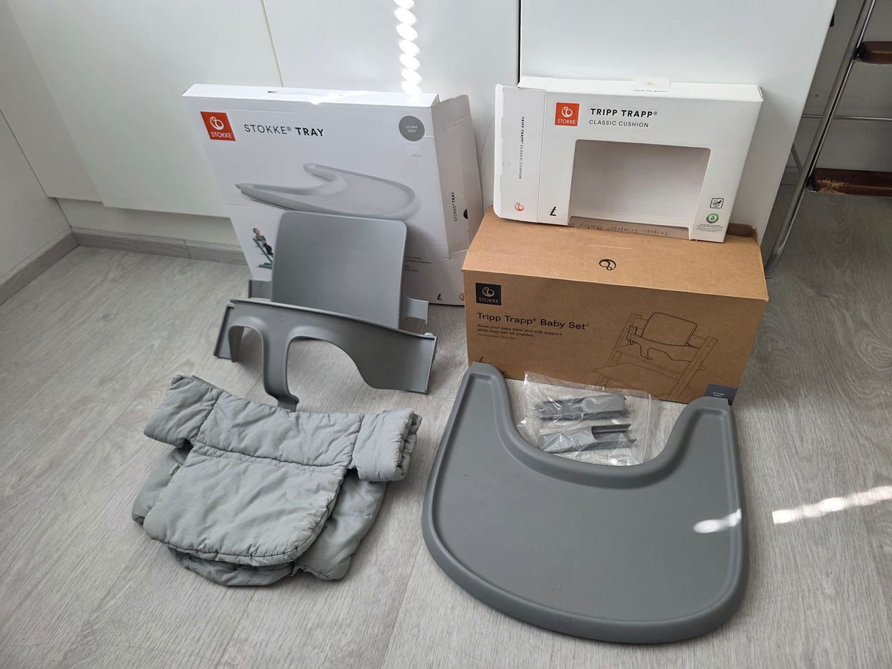 Stokke Tripp Trapp harmaa baby set2 ja tarjotin sekä virheät pehm