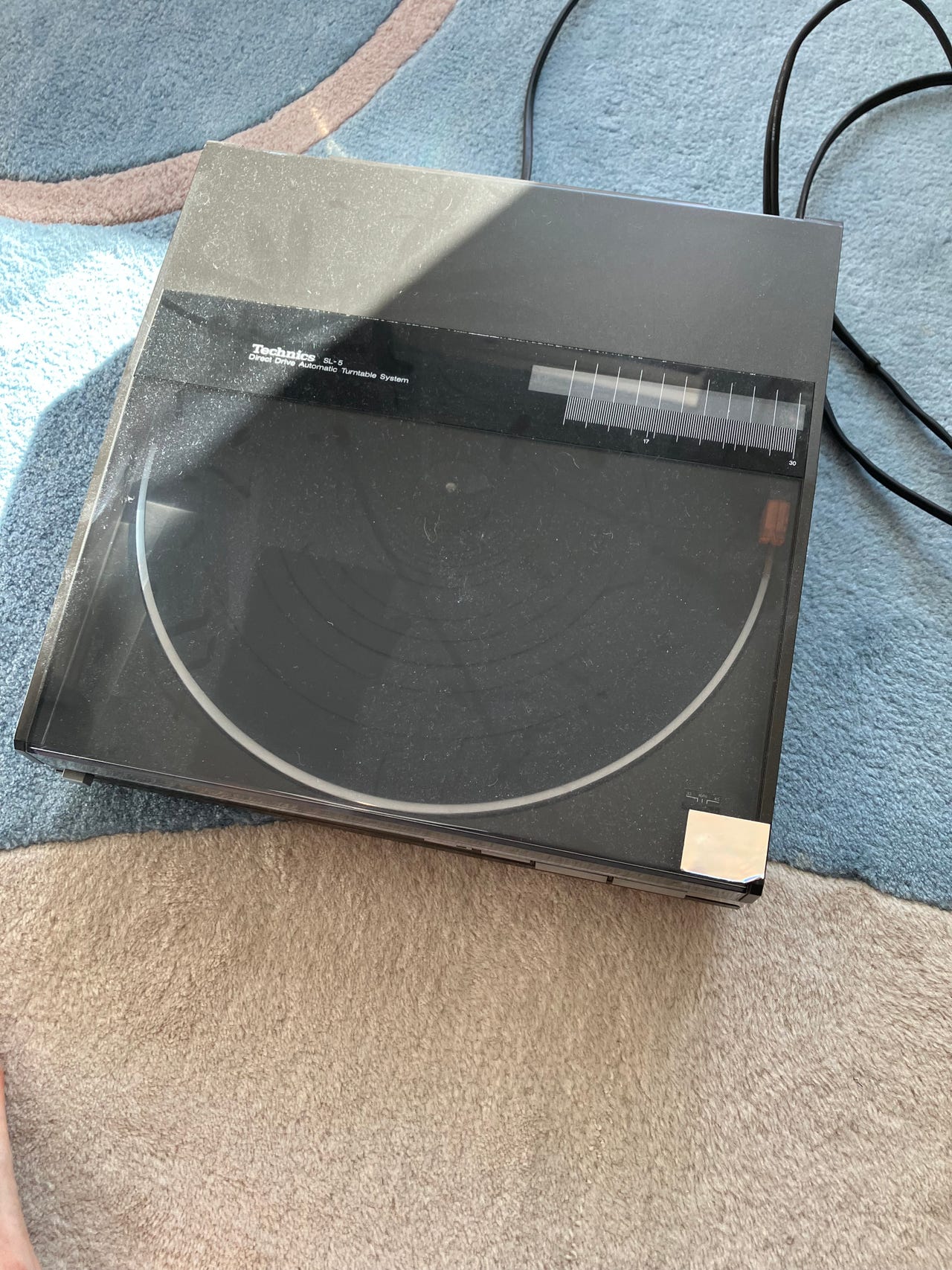 Technics SL-5 levysoitin + esivahvistin ja pari kaapelia