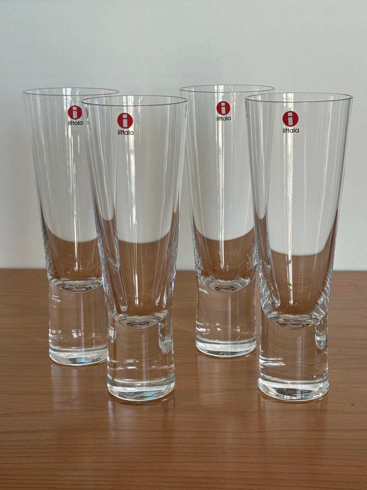 4 kpl Iittala Aarne kouhuviinilasia - uudet tarroilla