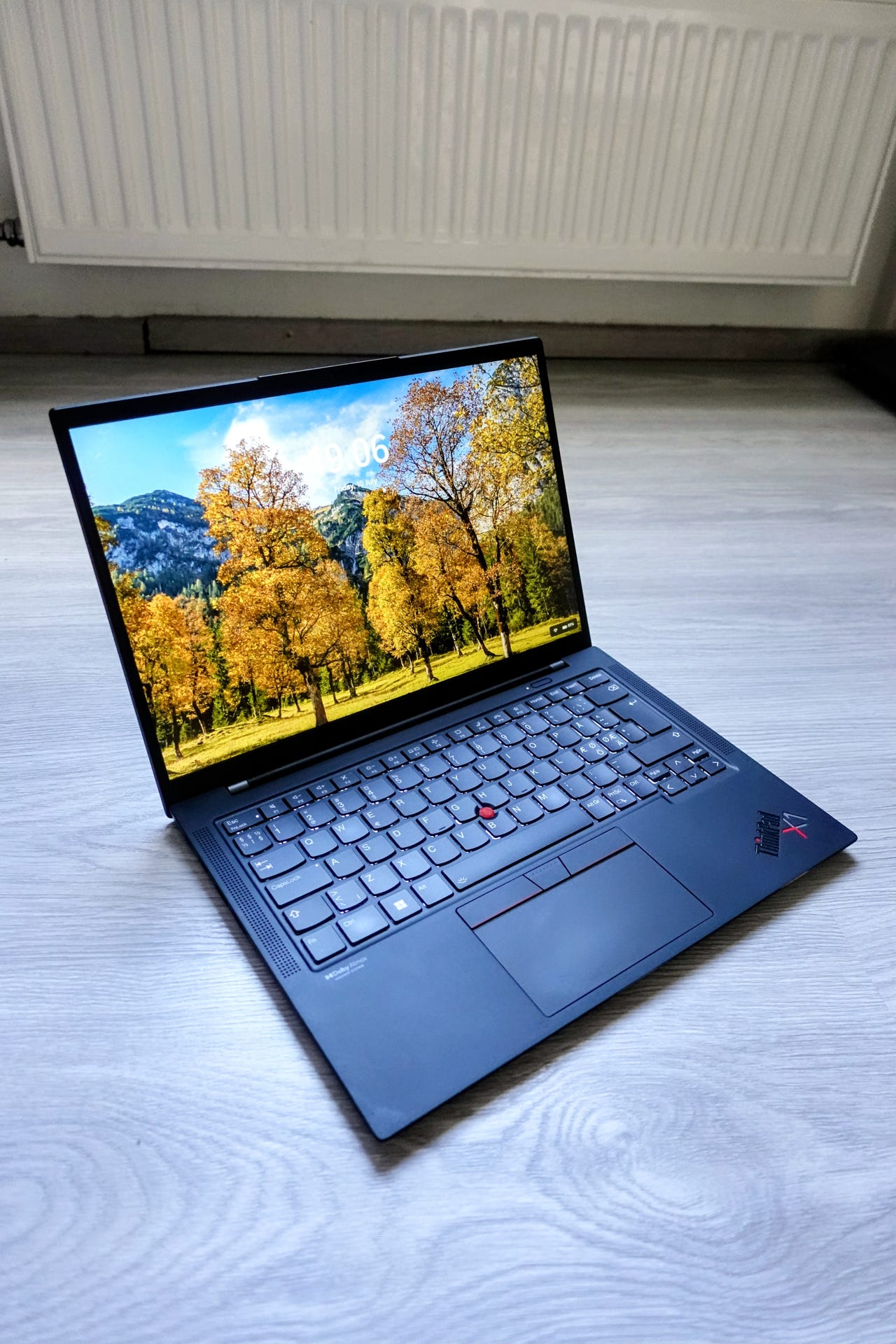 美品 ThinkPad X1 Carbon Gen10 i7 32G 512G レノボ「ThinkPad X1
