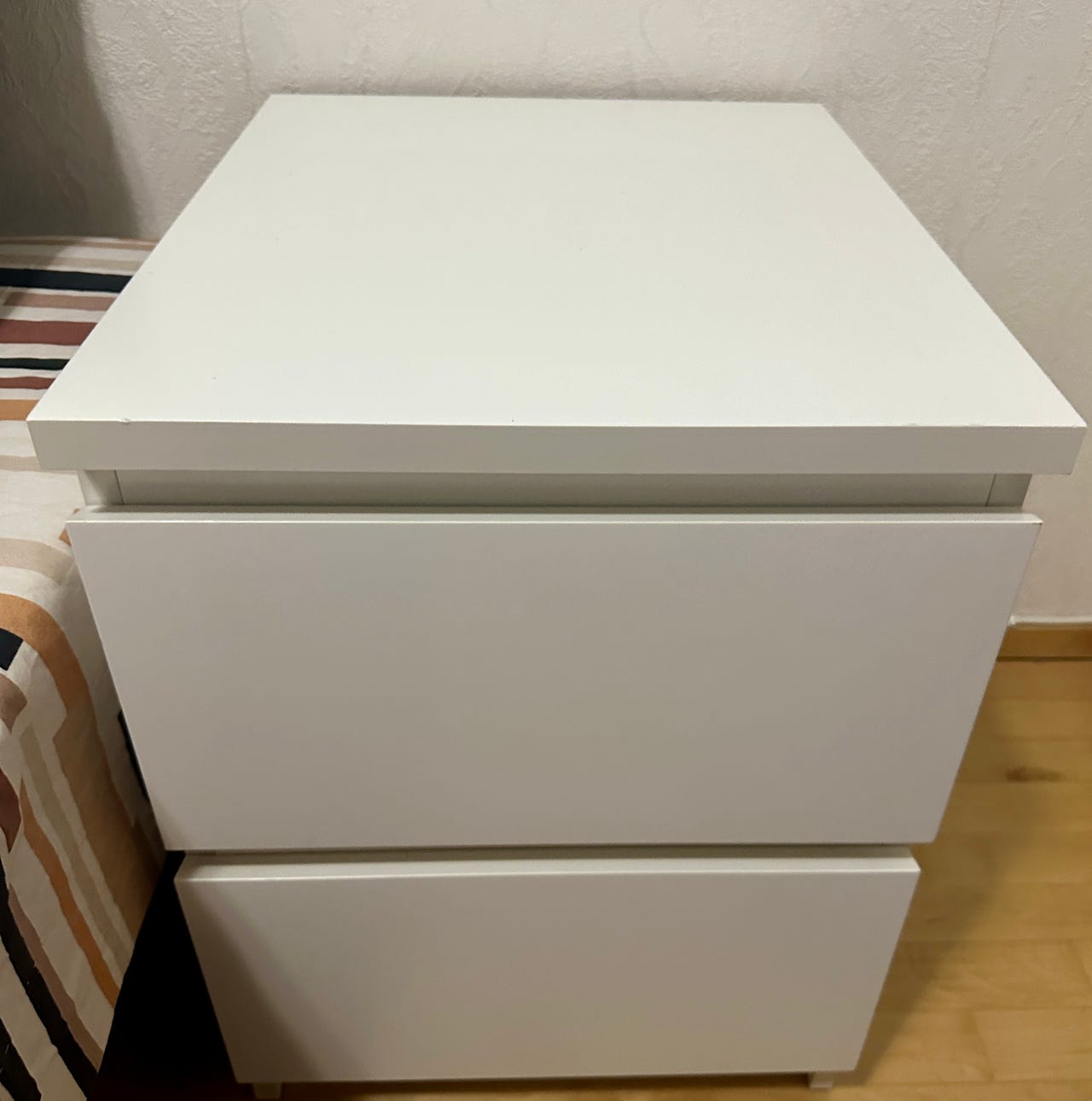 Yöpöytä / Lipasto IKEA STORKLINTA