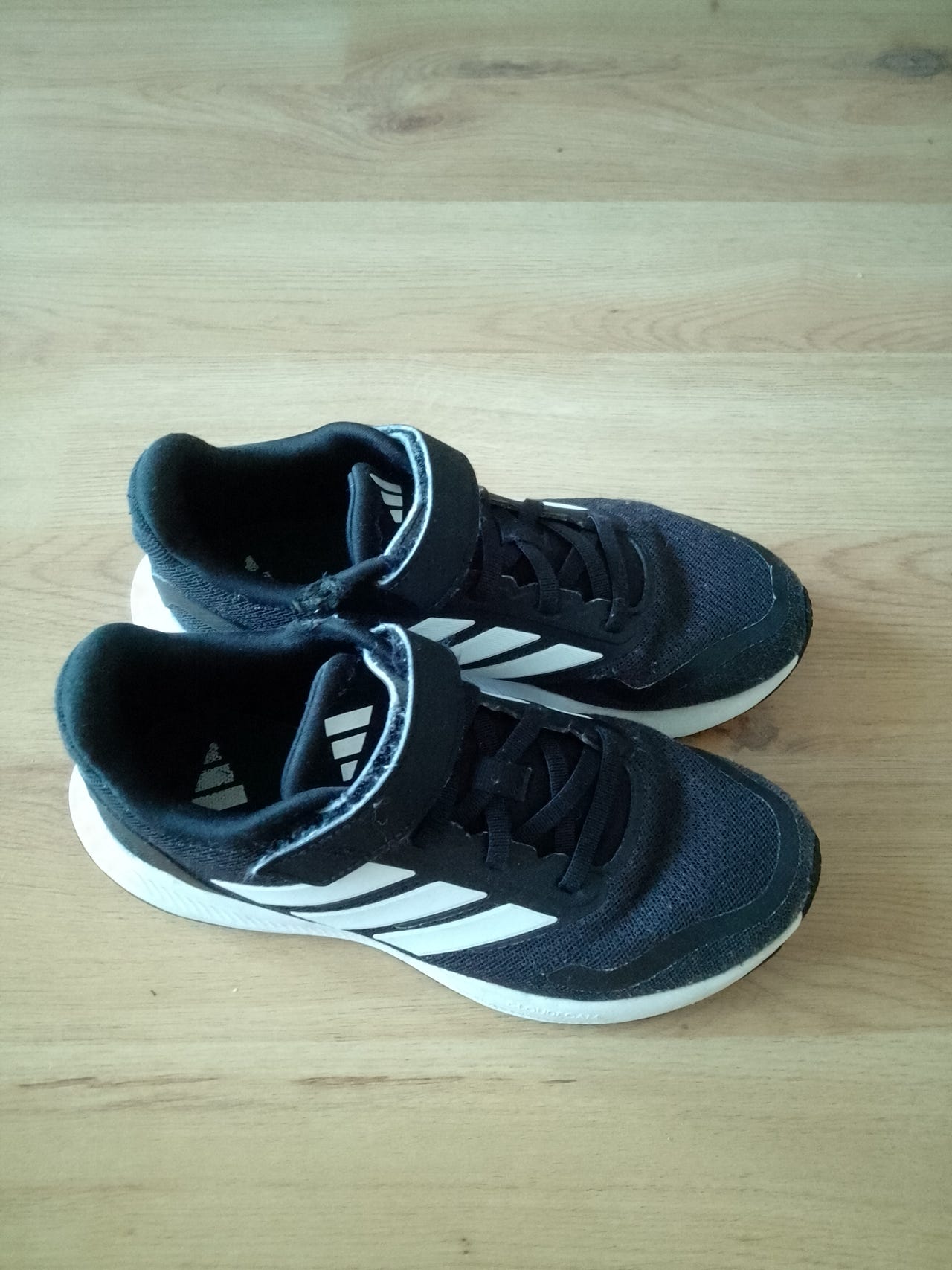 Adidas lasten lenkkarit koko 34 musta valkoinen unisex