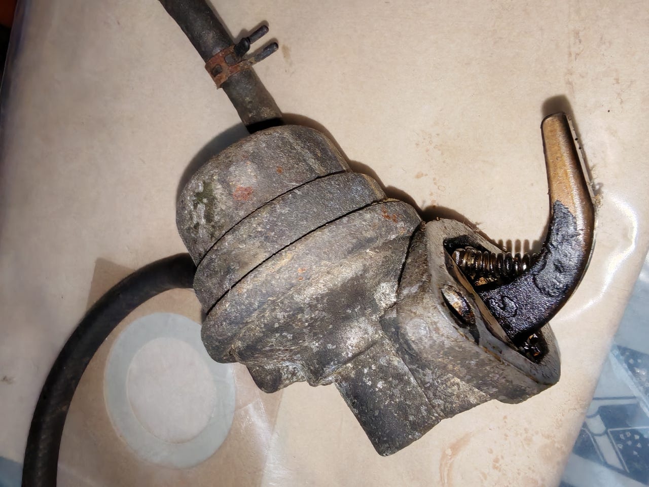 Toyota corolla ke70  polttoainepumppu