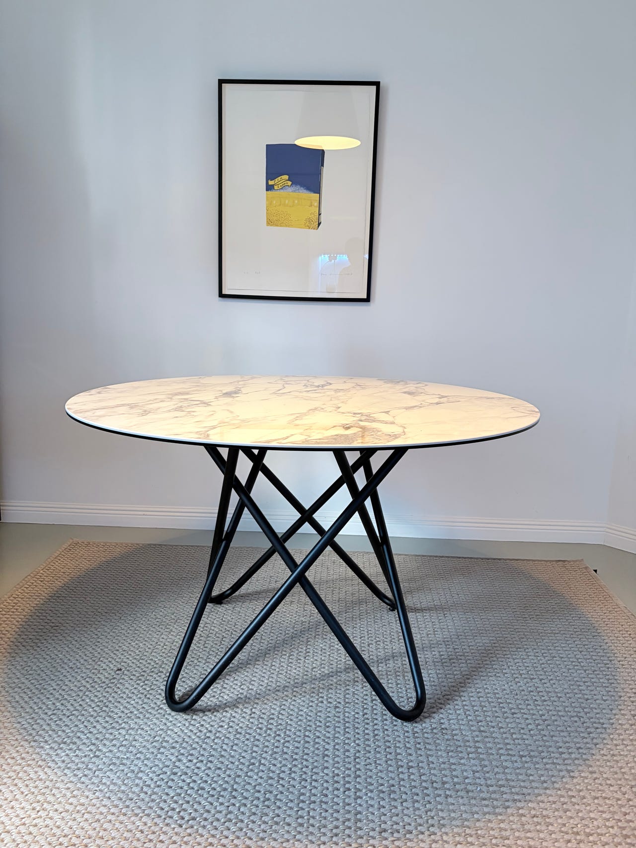 Calligaris design-ruokapöytä Ø120 cm – keraaminen marmorikansi –