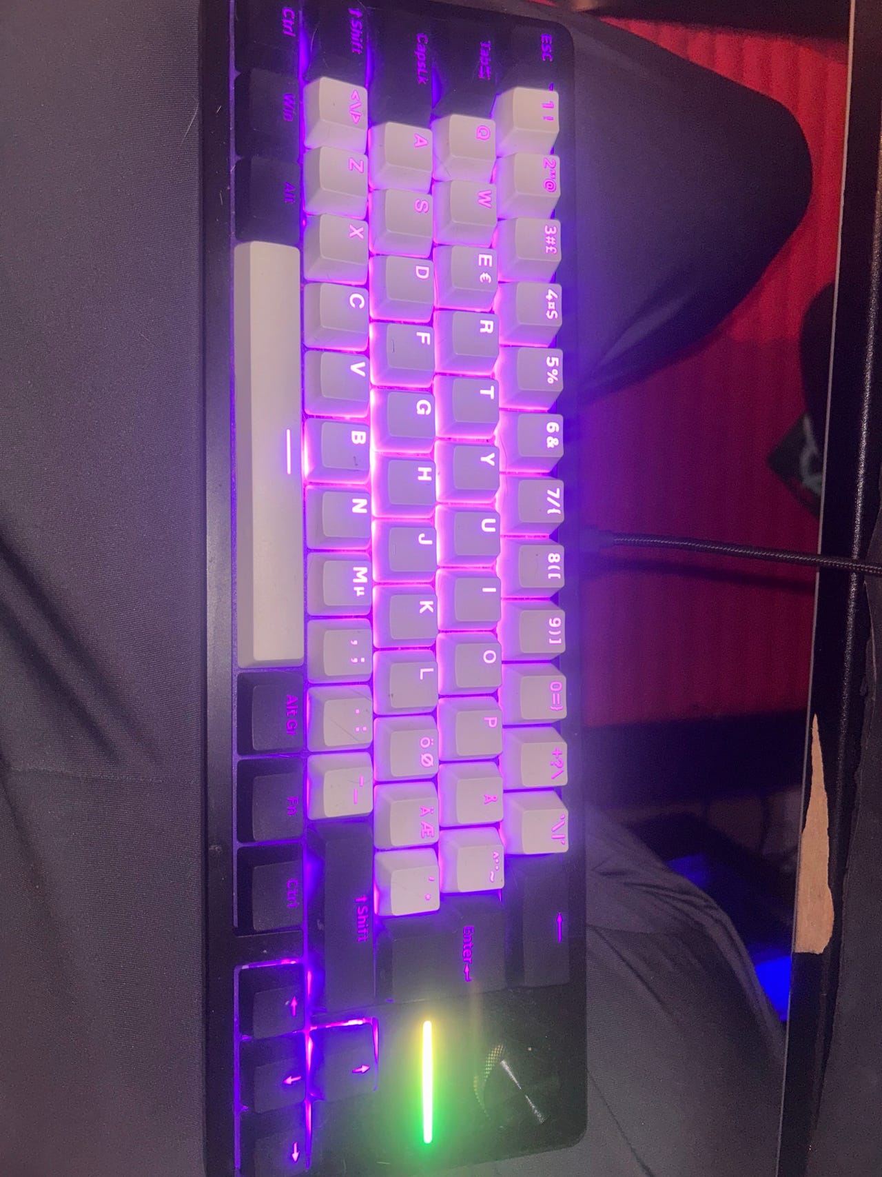 QPAD mekaaninen näppäimistö RGB-valaistuksella