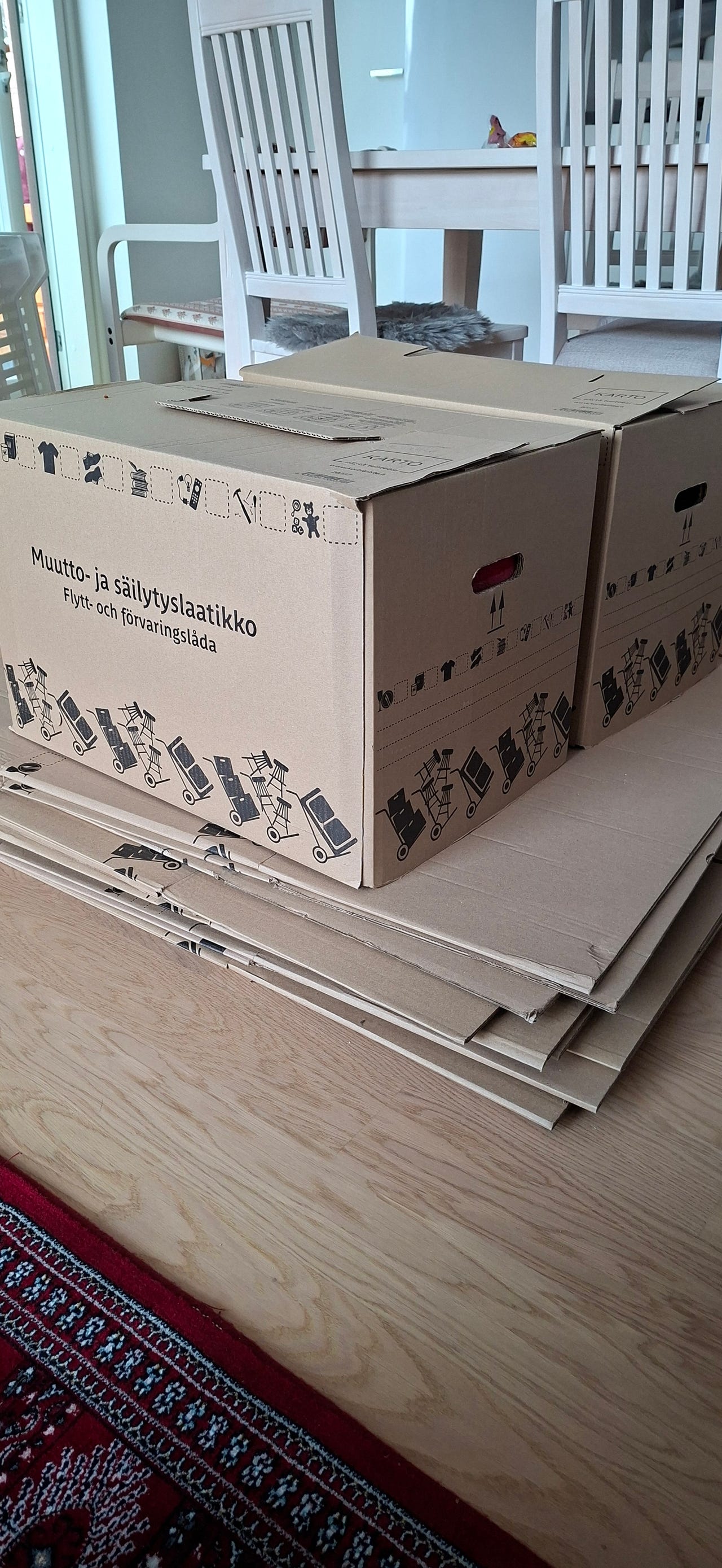 Muuttolaatikoita