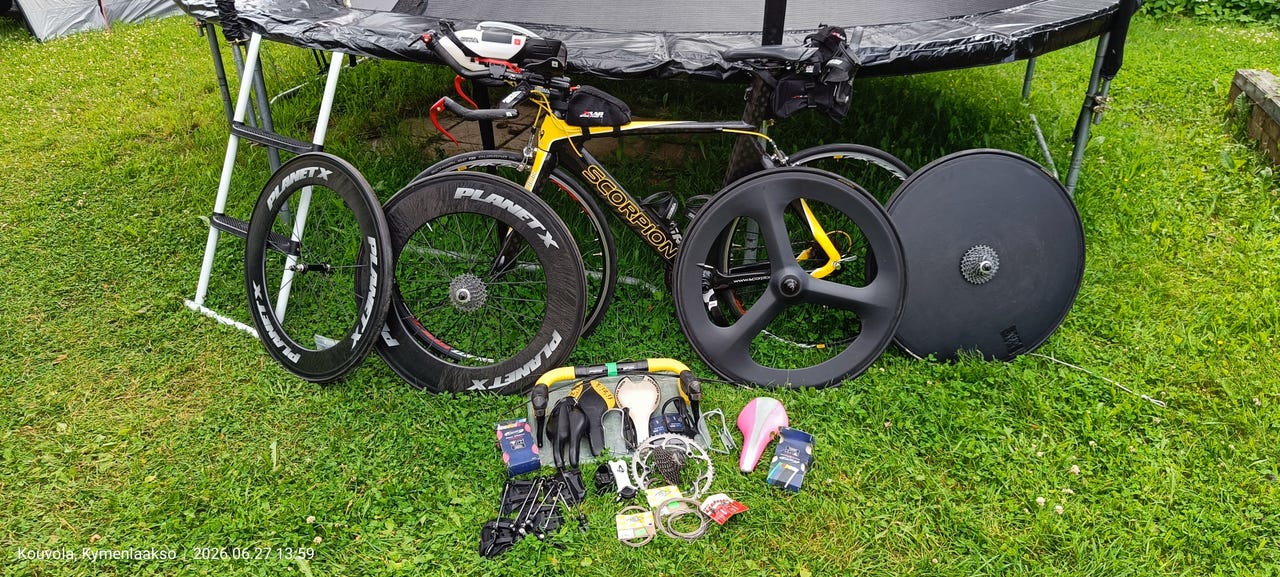 Scorpion Urophonius triathlon pyörä + vatusteet