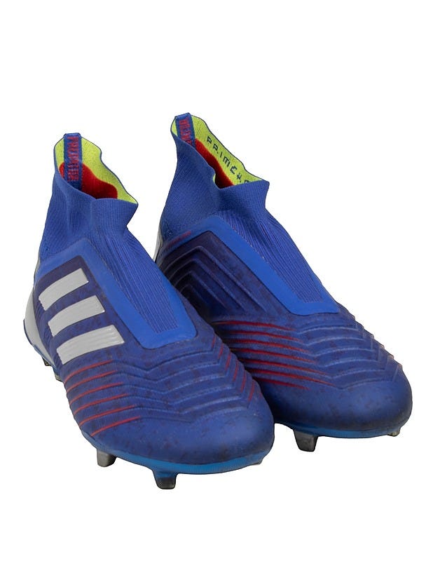 ADIDAS Predator -jalkapallokengät, koko 42 2/3