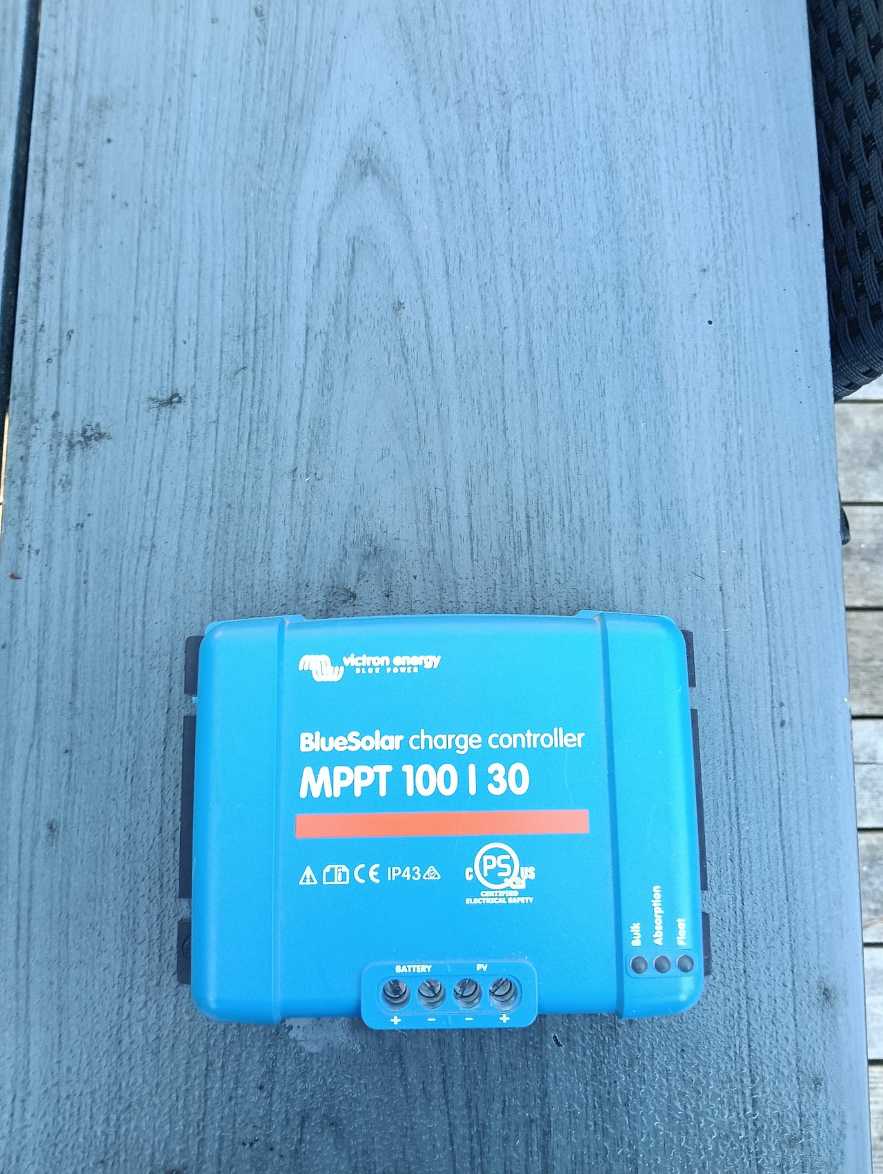 Victron Energy BlueSolar MPPT 100/30 -aurinkopaneelin lataussäädi