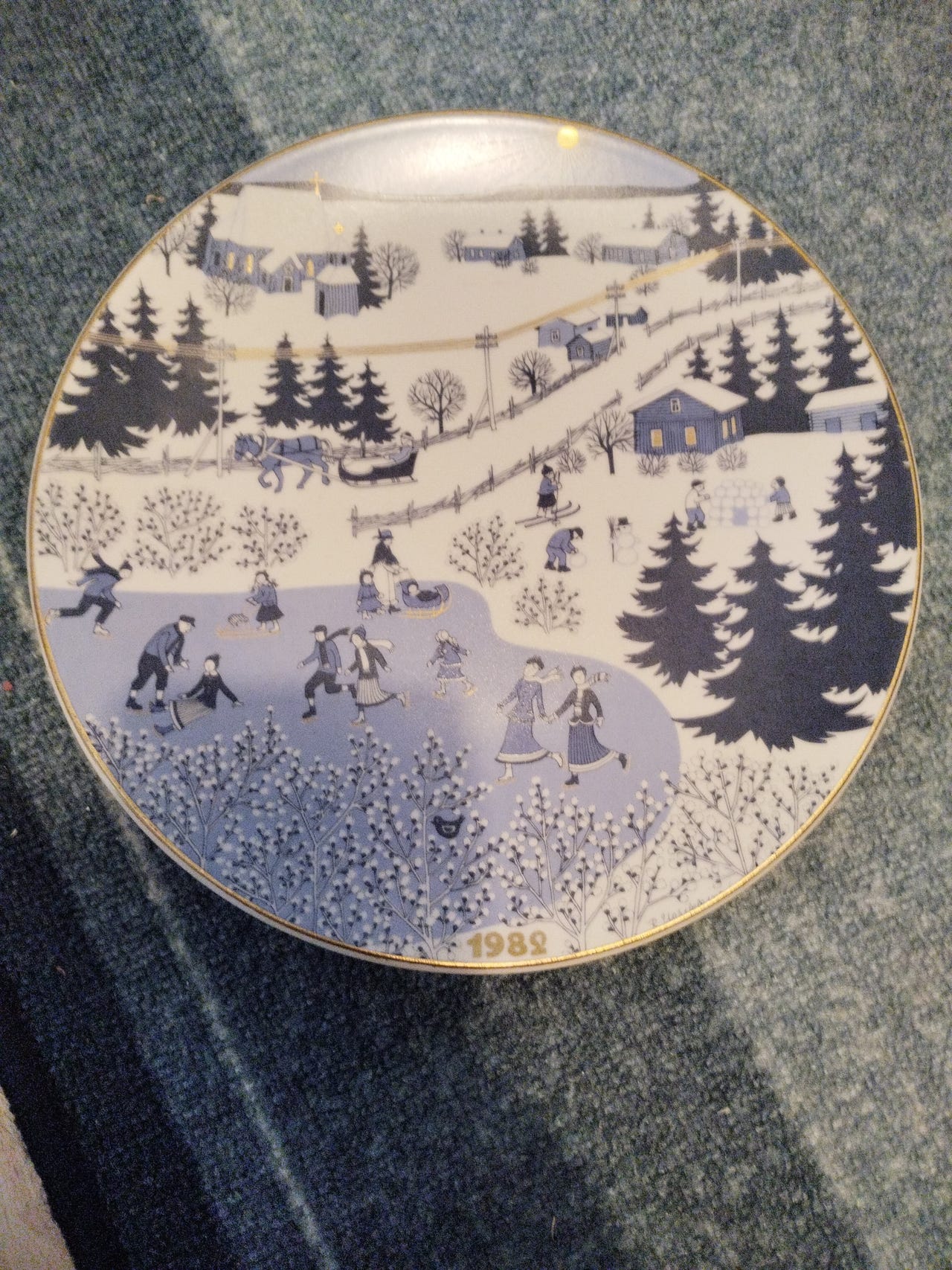 Arabia seinä joulukeräilylautanen vuosilukua 1982