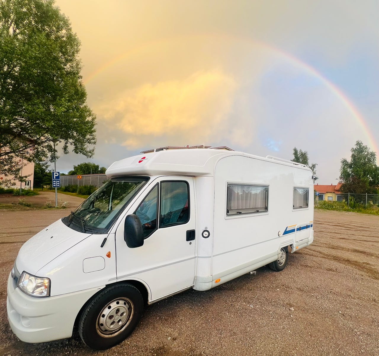 Vuokrataan 6 hlö matkailuauto / asuntoauto