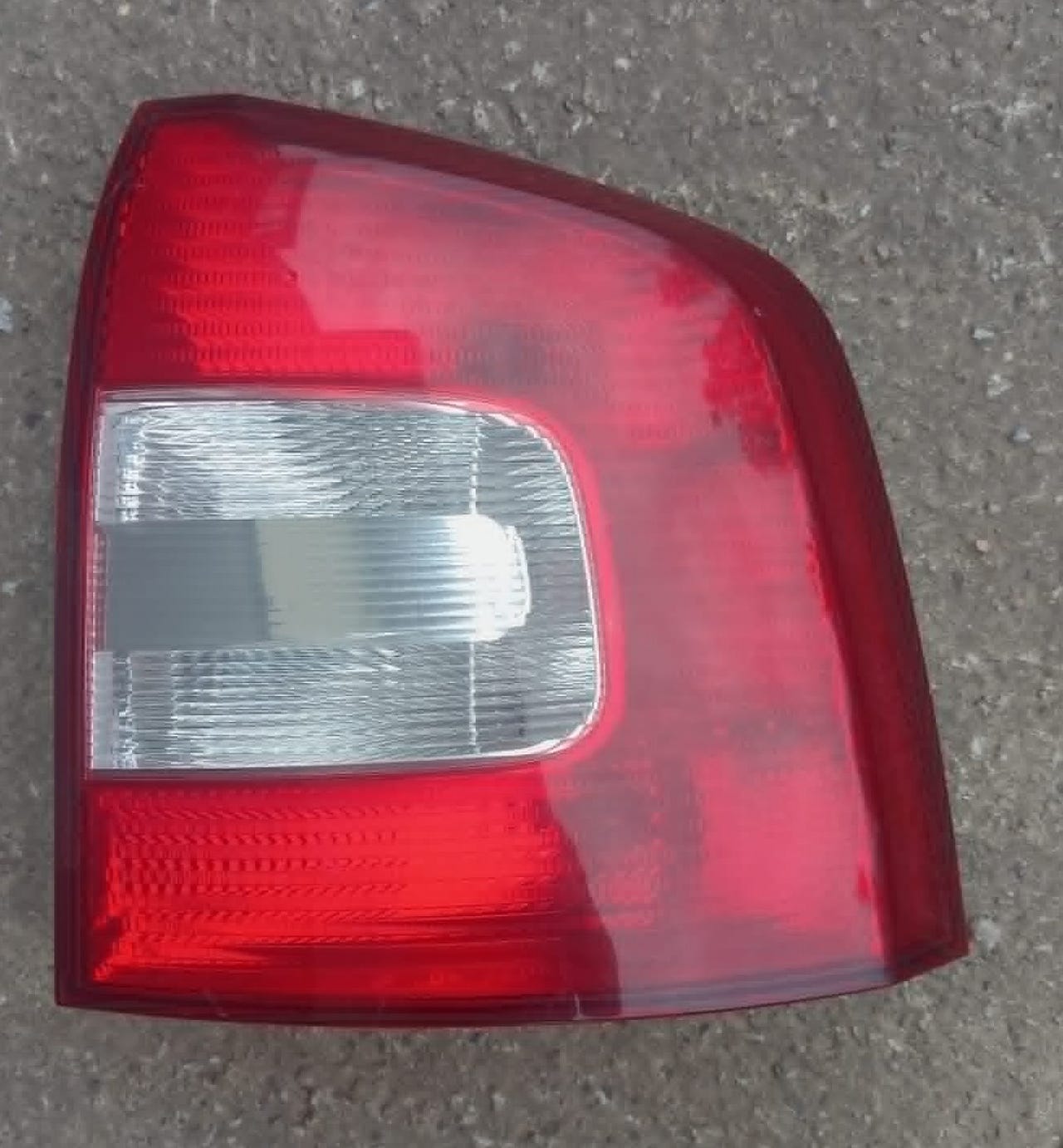 Skoda Octavia oikea takavalo