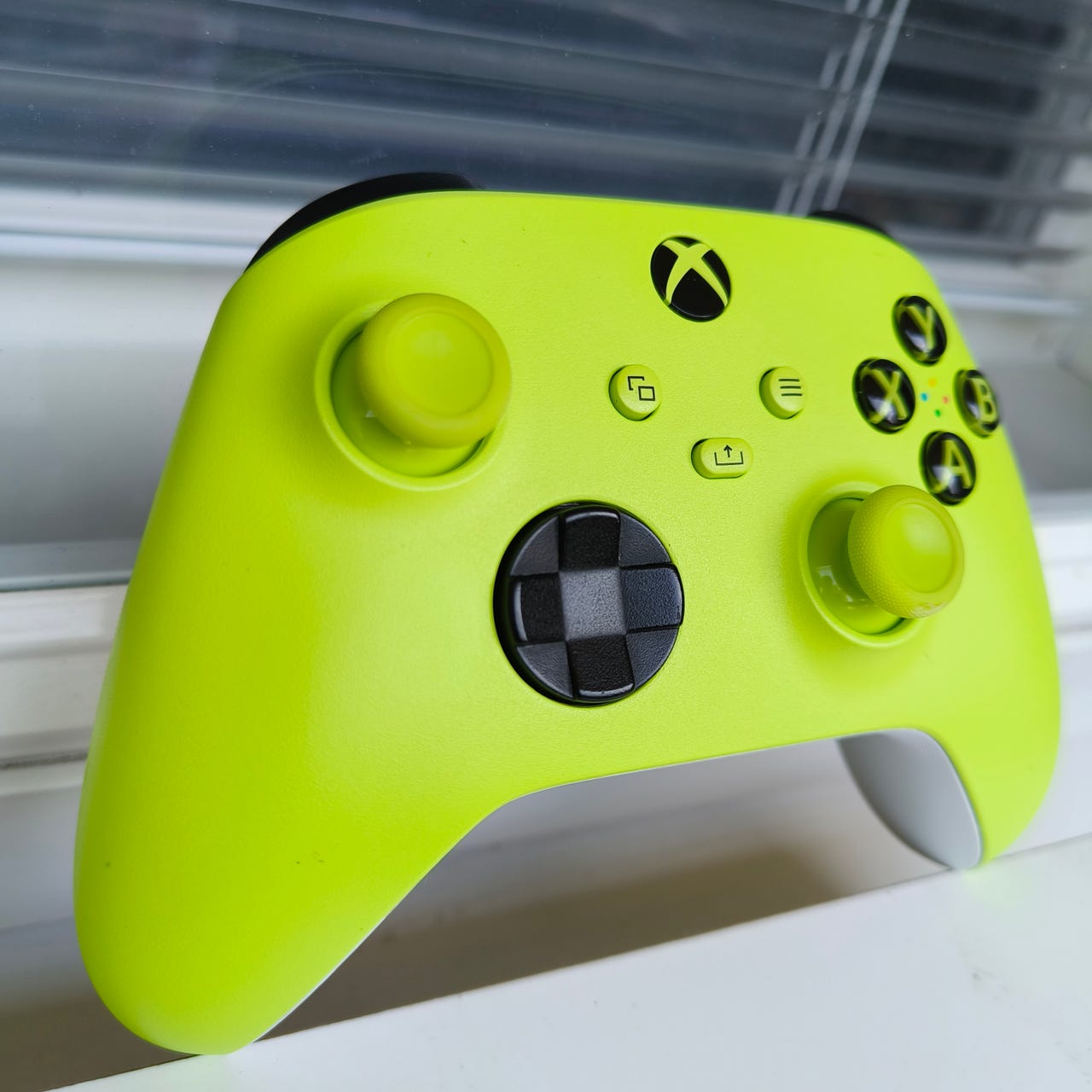 Xbox Series | One ohjain TMR joystickeilla