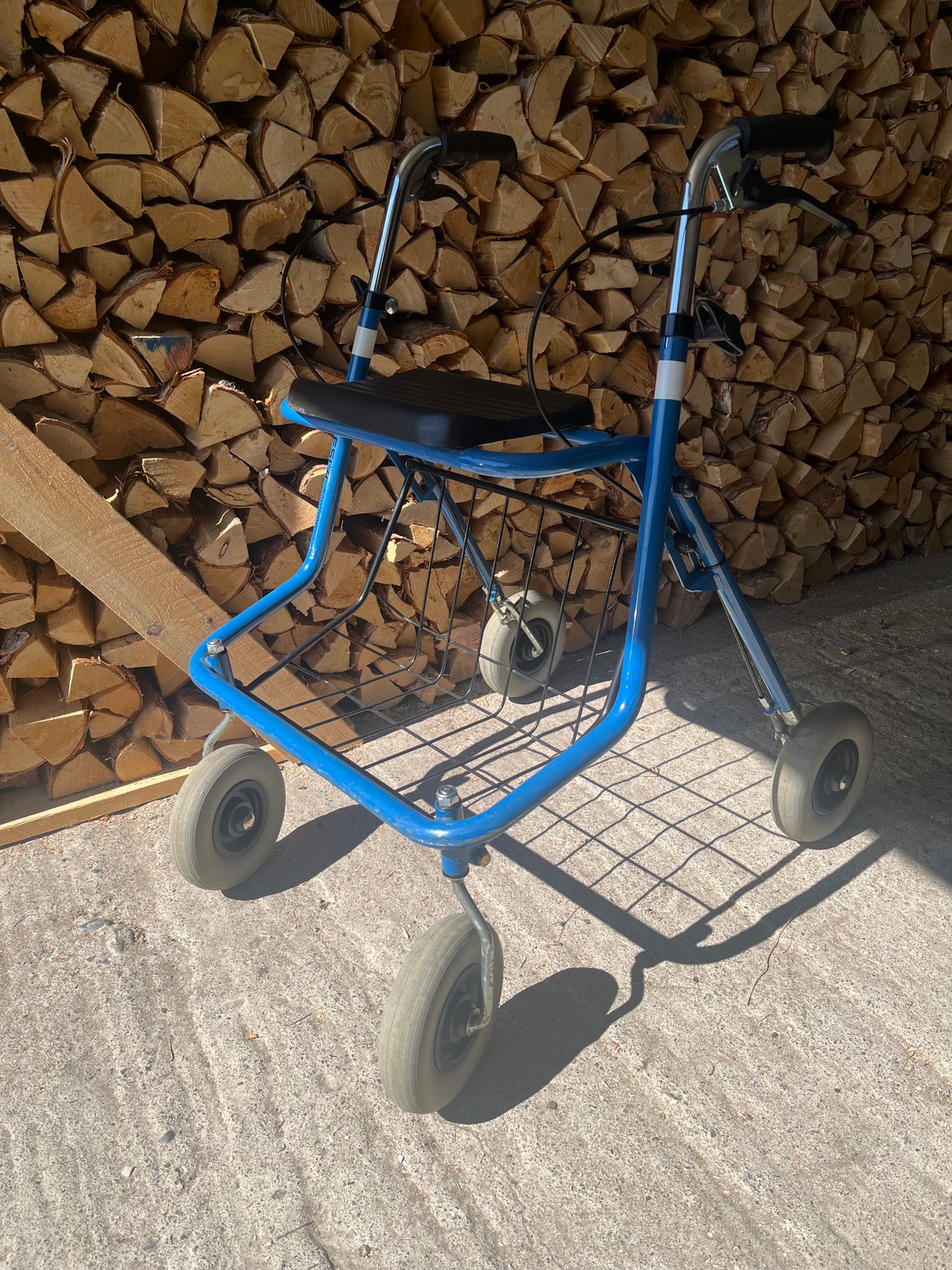 Myydään rollaattori