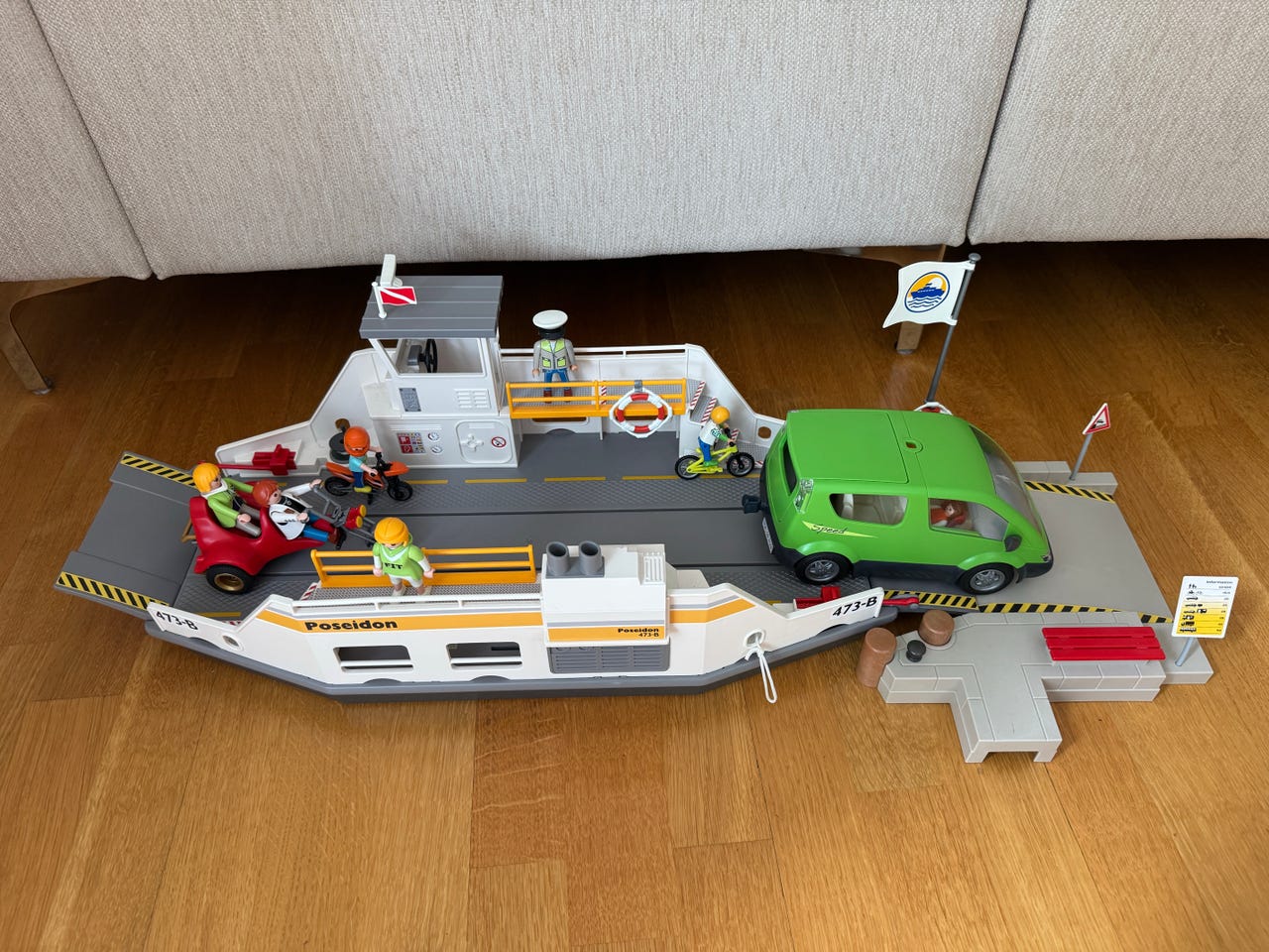 Playmobil lauttasetti autoilla ja hahmoilla