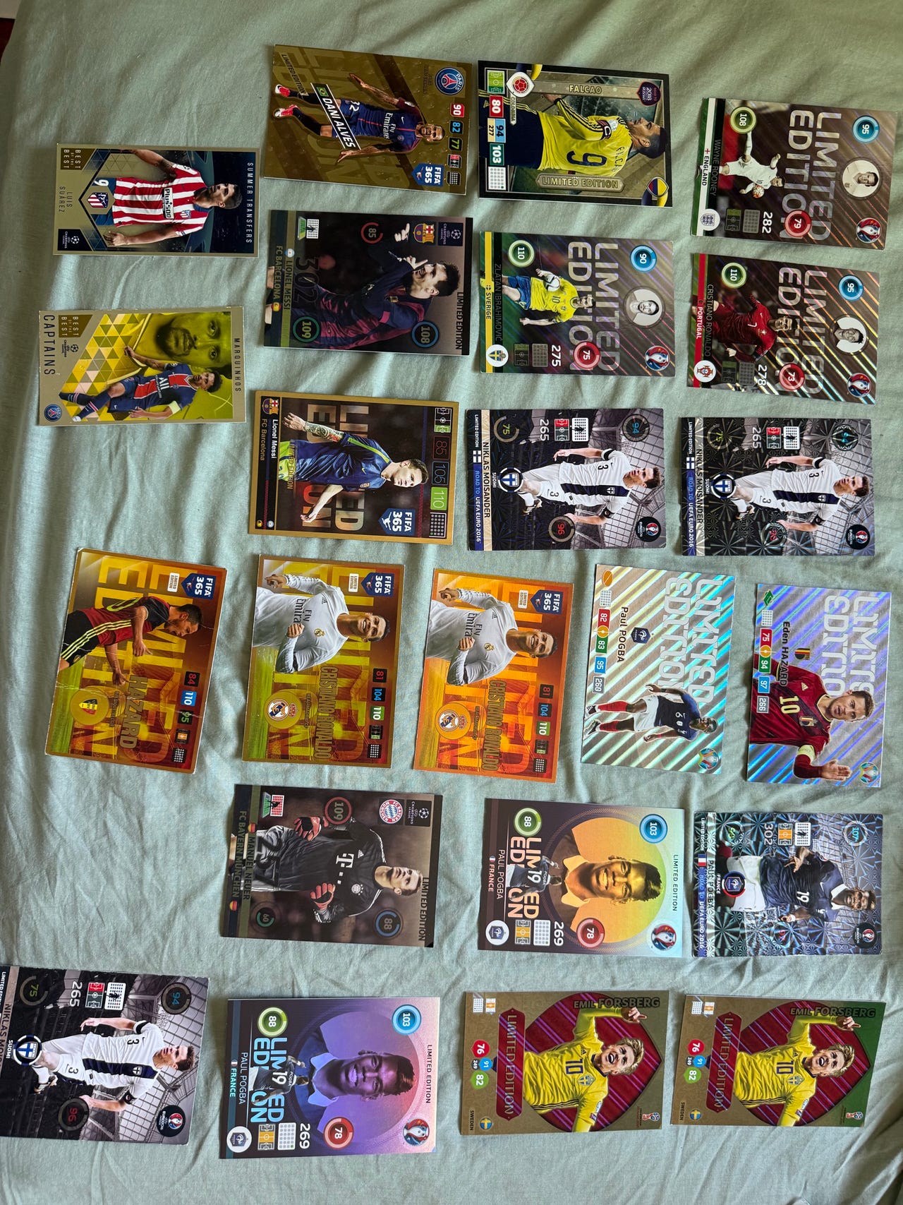 Panini Adrenalyn XL jalkapallokortit ja 2 täyttä kansiota kiiltok