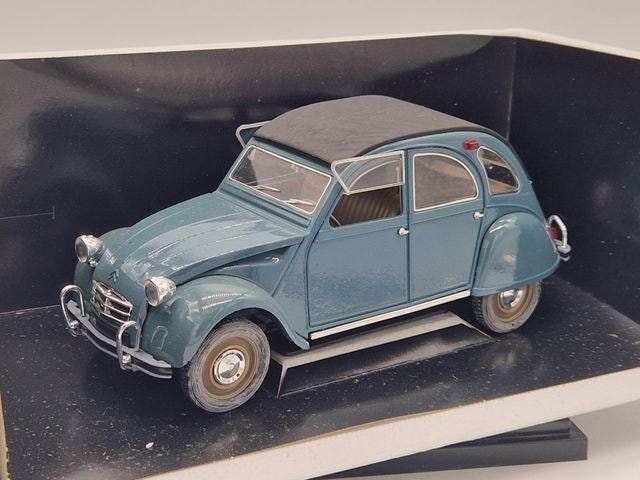 Solido 1:18 - Pienoismalliauto - Citroën 2CV (1966)