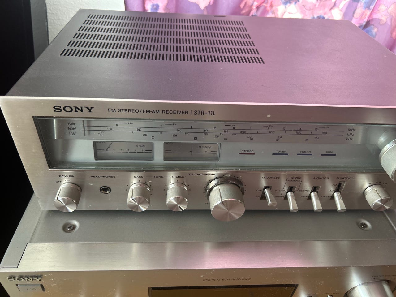 Sony STR-11L FM/AM stereo-vastaanotin hopea