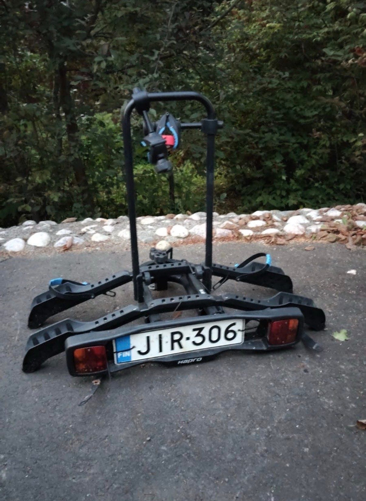 Vuokrataan: Hapro polkupyöräteline vetokoukkuun rekisterikilvellä