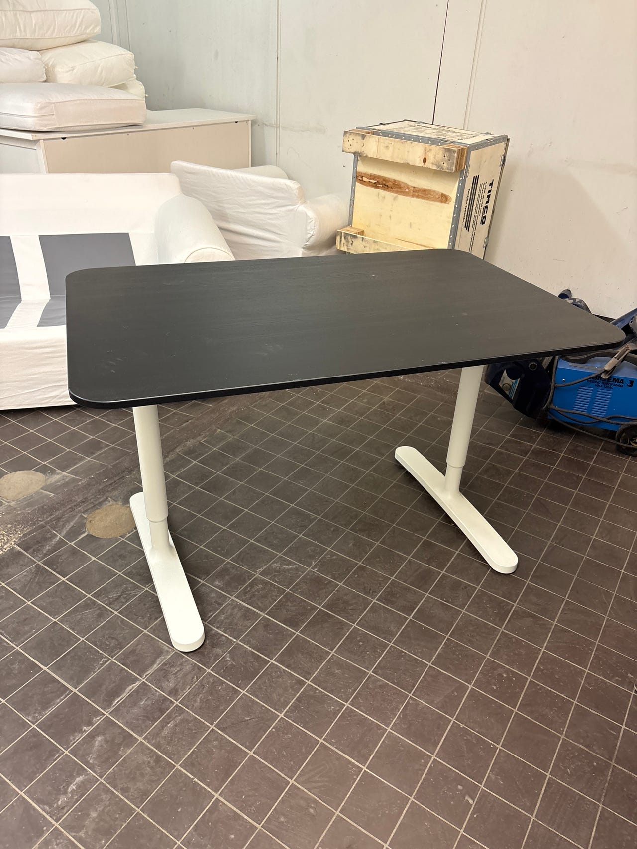 Ikean säädettävä työpöytä