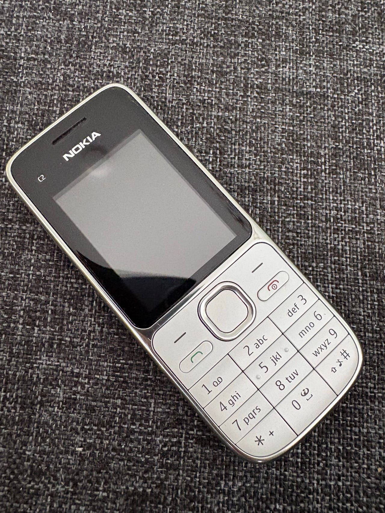 Nokia näppäinpuhelin C2-01
