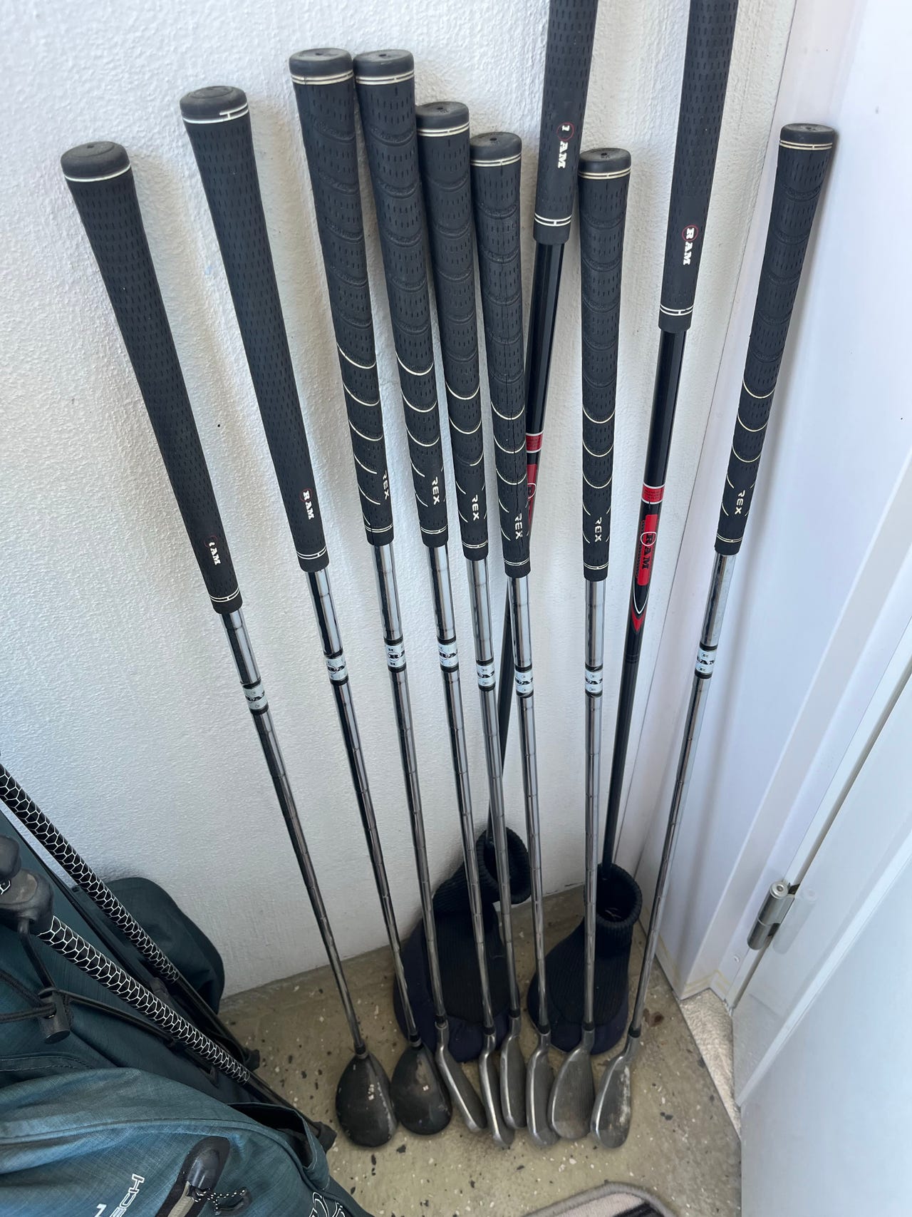 RAM-Golfmailasetti draiverilla ja raudoilla