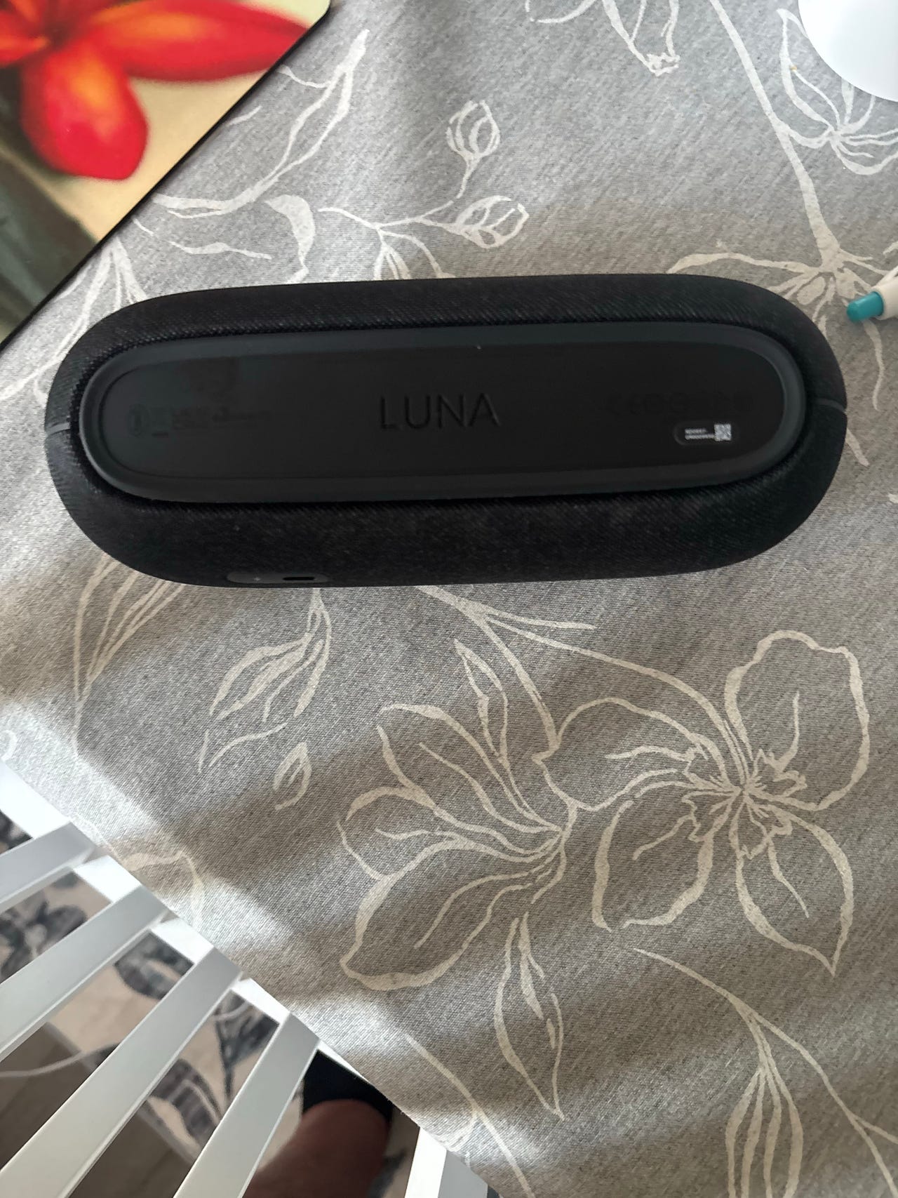 Harman Kardon Luna Bluetooth-kaiutin musta