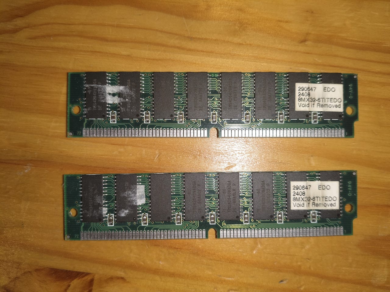 32MB EDO RAM 72-pin SIMM (2 kpl, yhteensä 64MB)