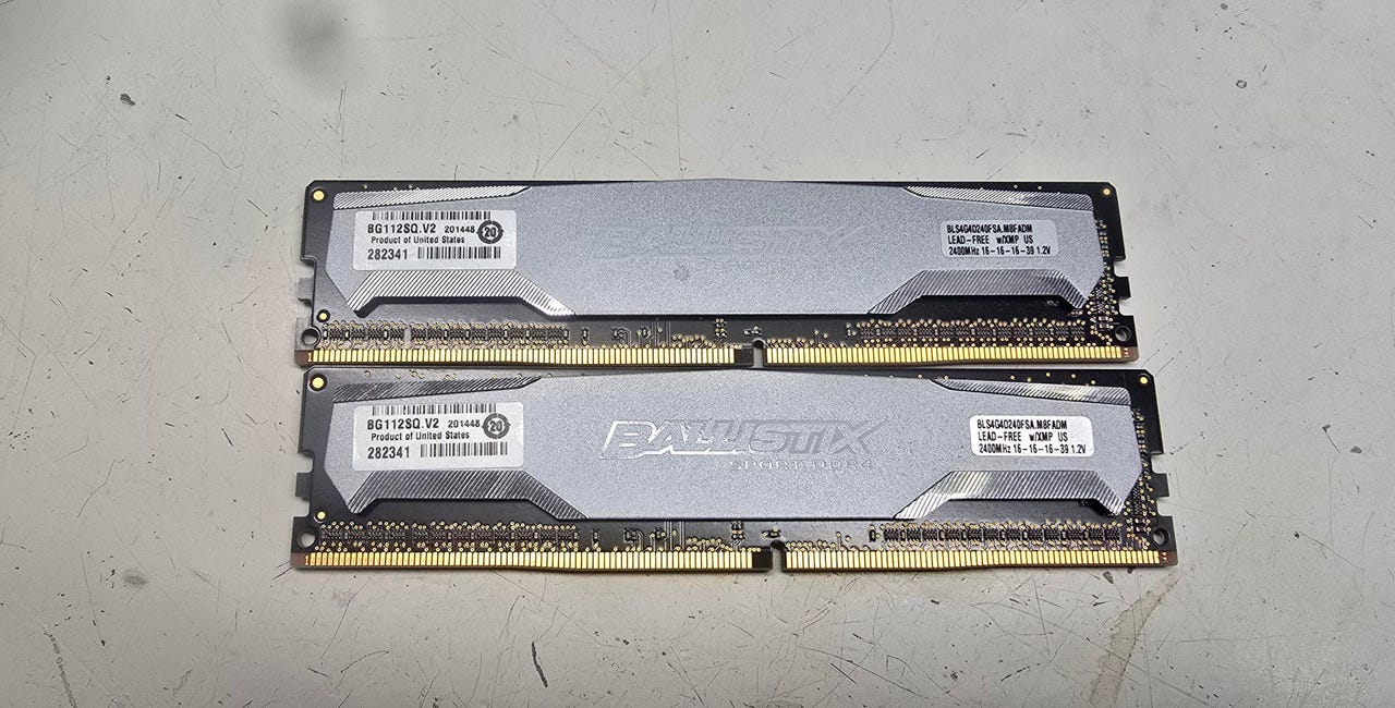 2X4gb ddr4 kammat pöytäkoneeseen.