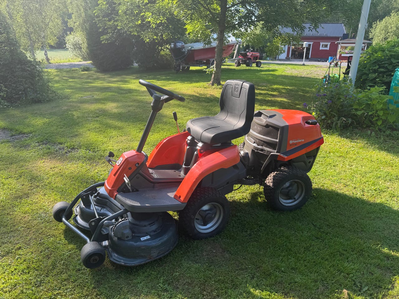 Husqvarna rider r111b