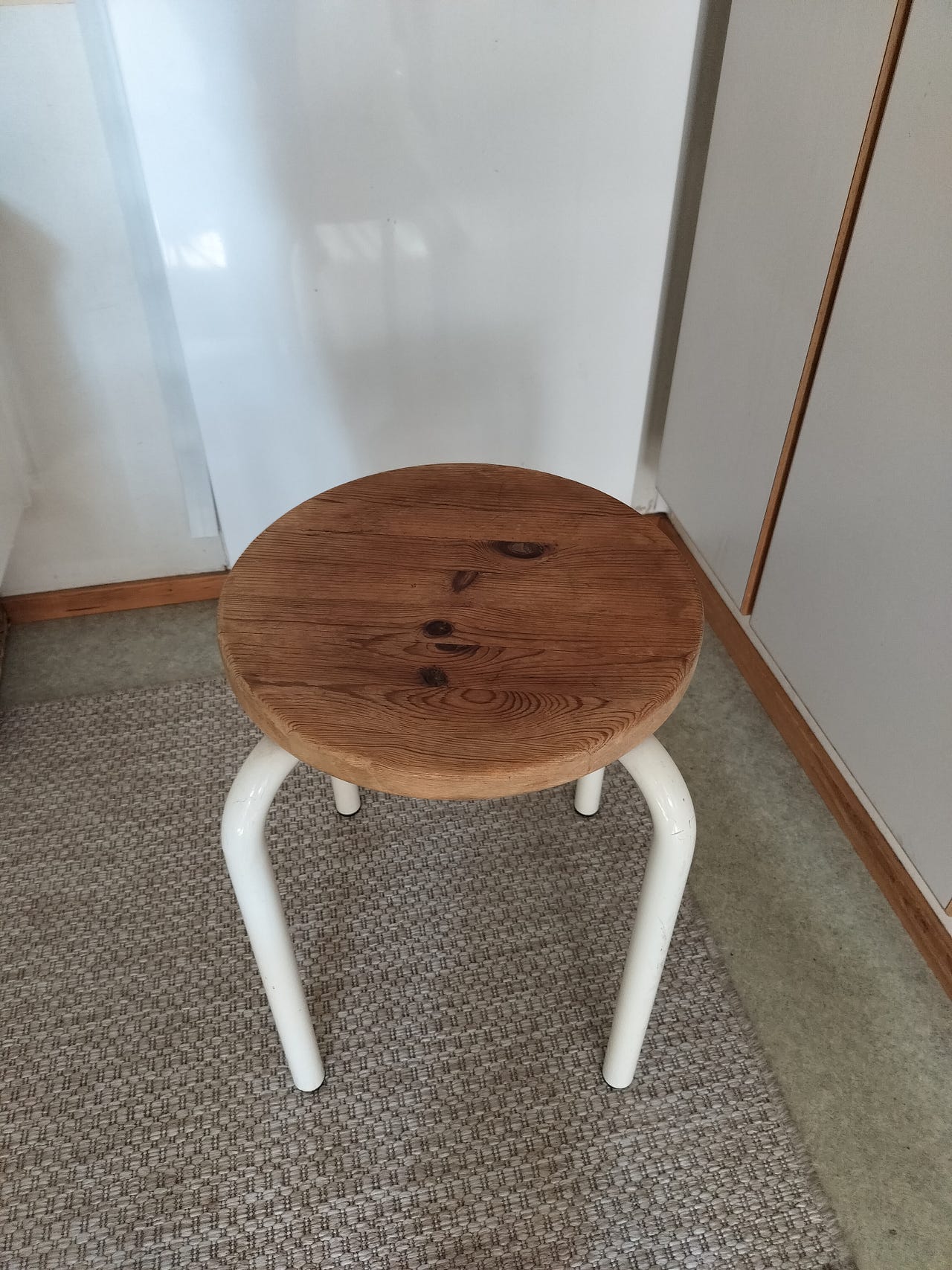 Keittiö jakkara.