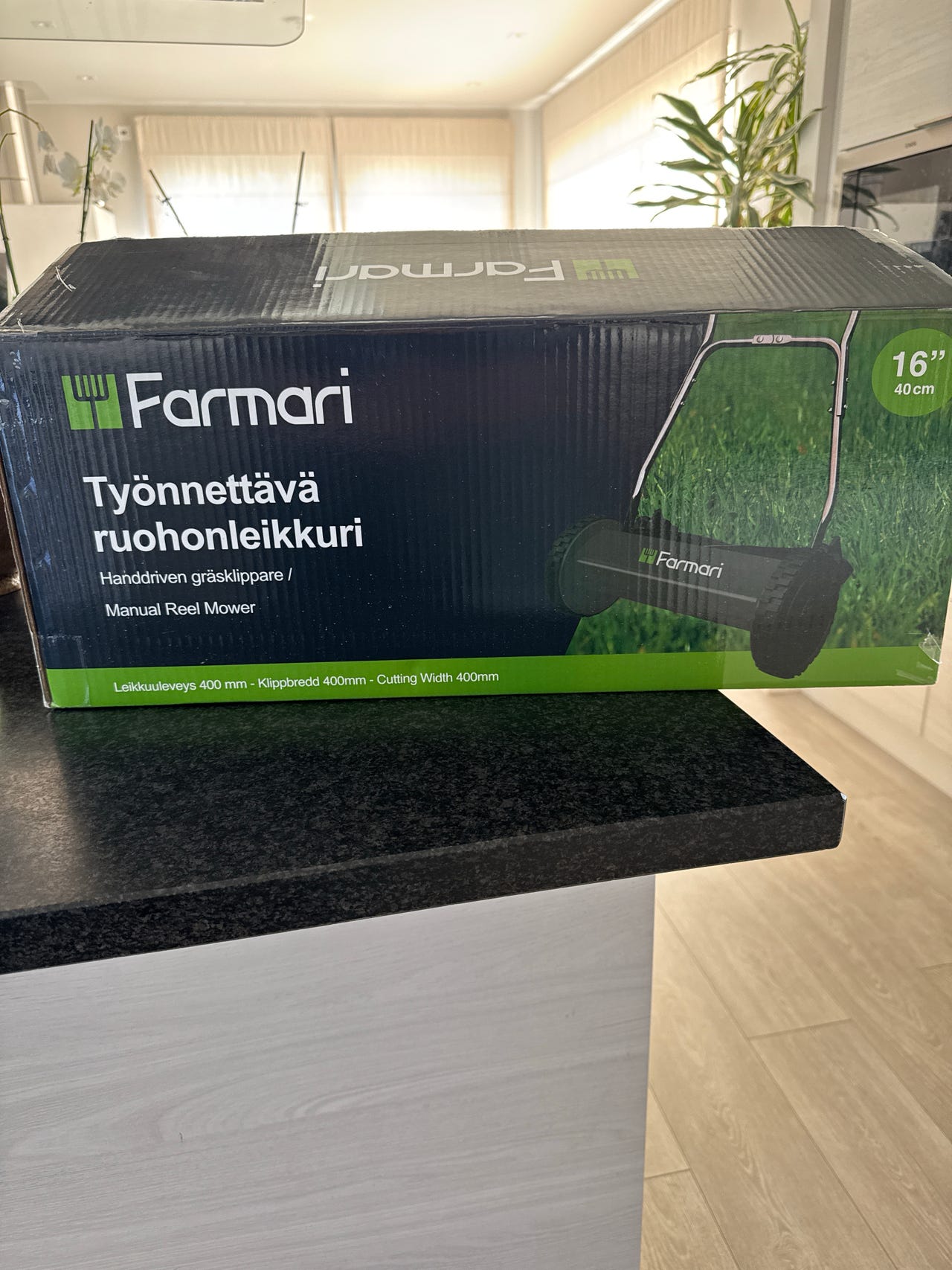 2 kertaa käytetty työnnettävä ruohonleikkuri