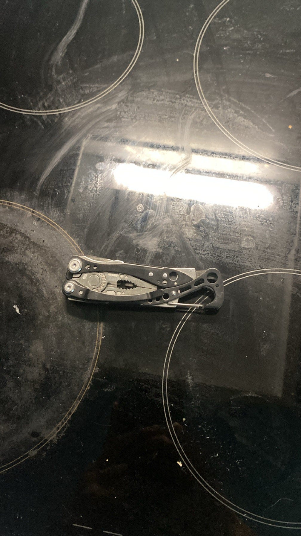 Leatherman skeletool monitoimityökalu