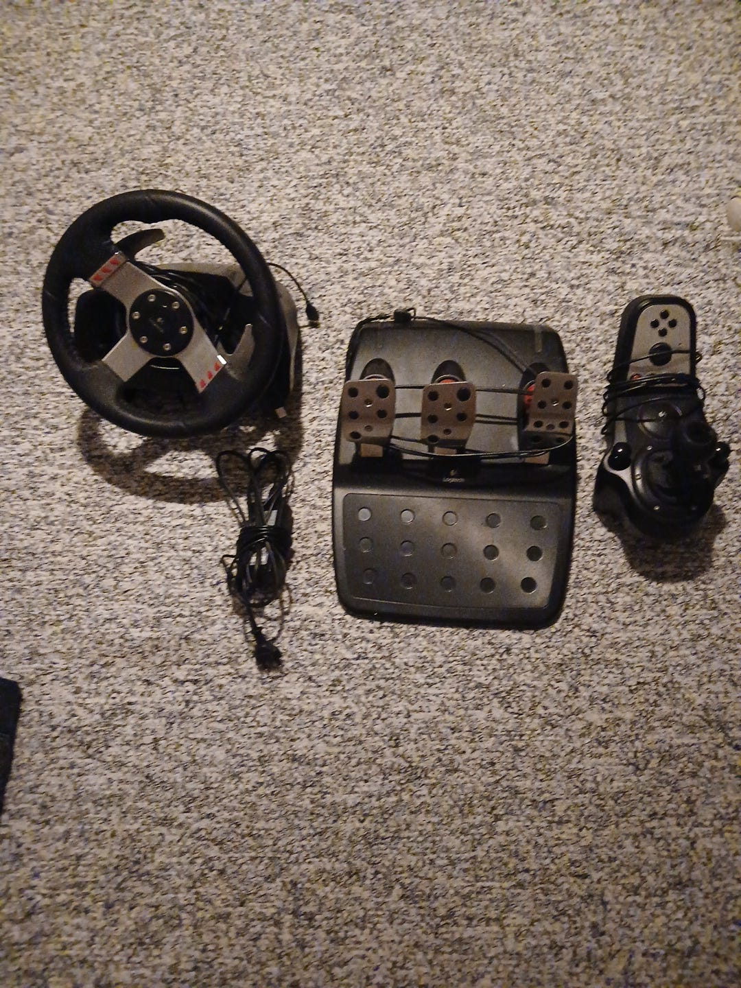 Logitech g27 ratti, vaihdekeppi ja polkimet