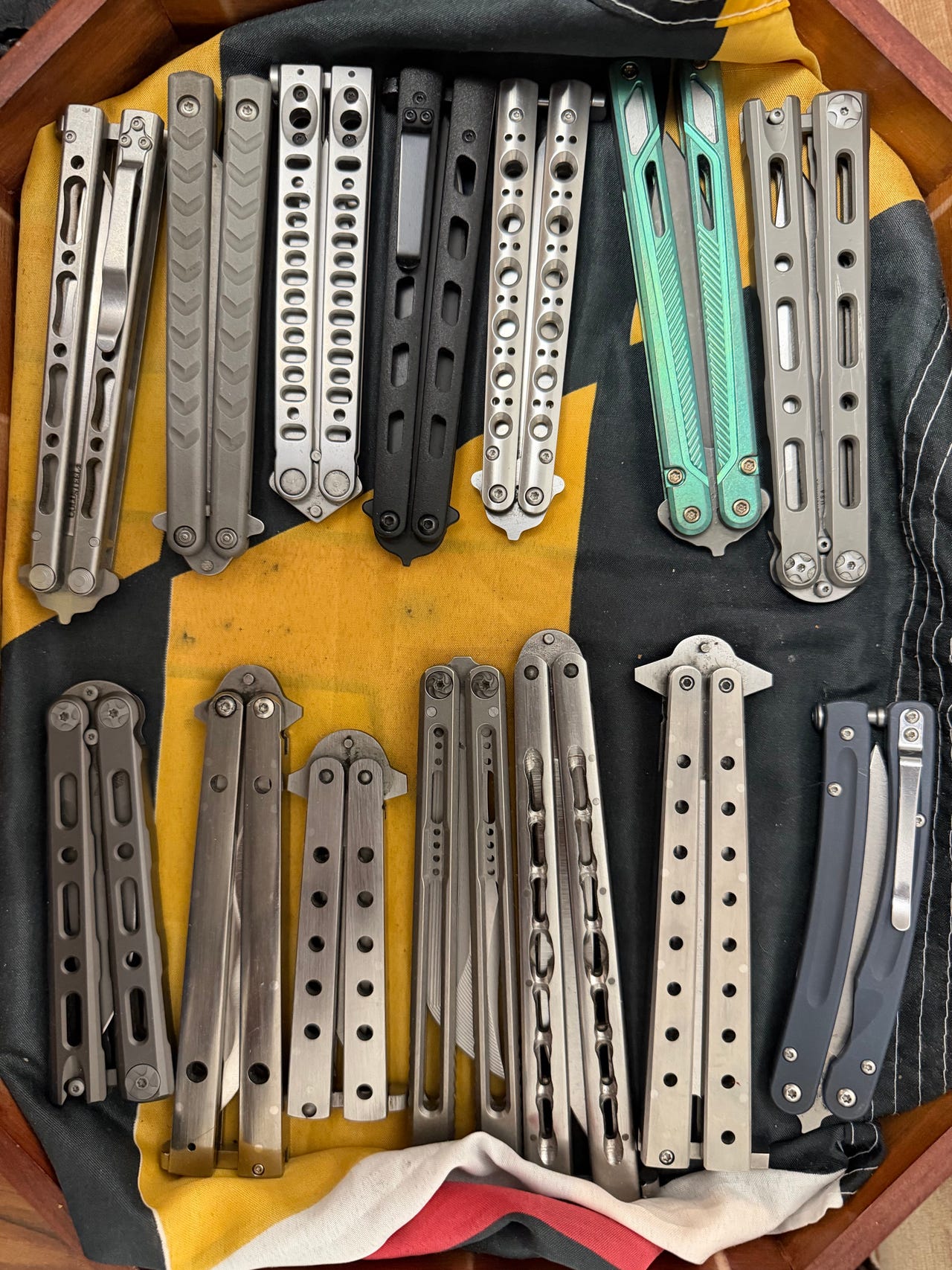 Balisong perhosveitsiä