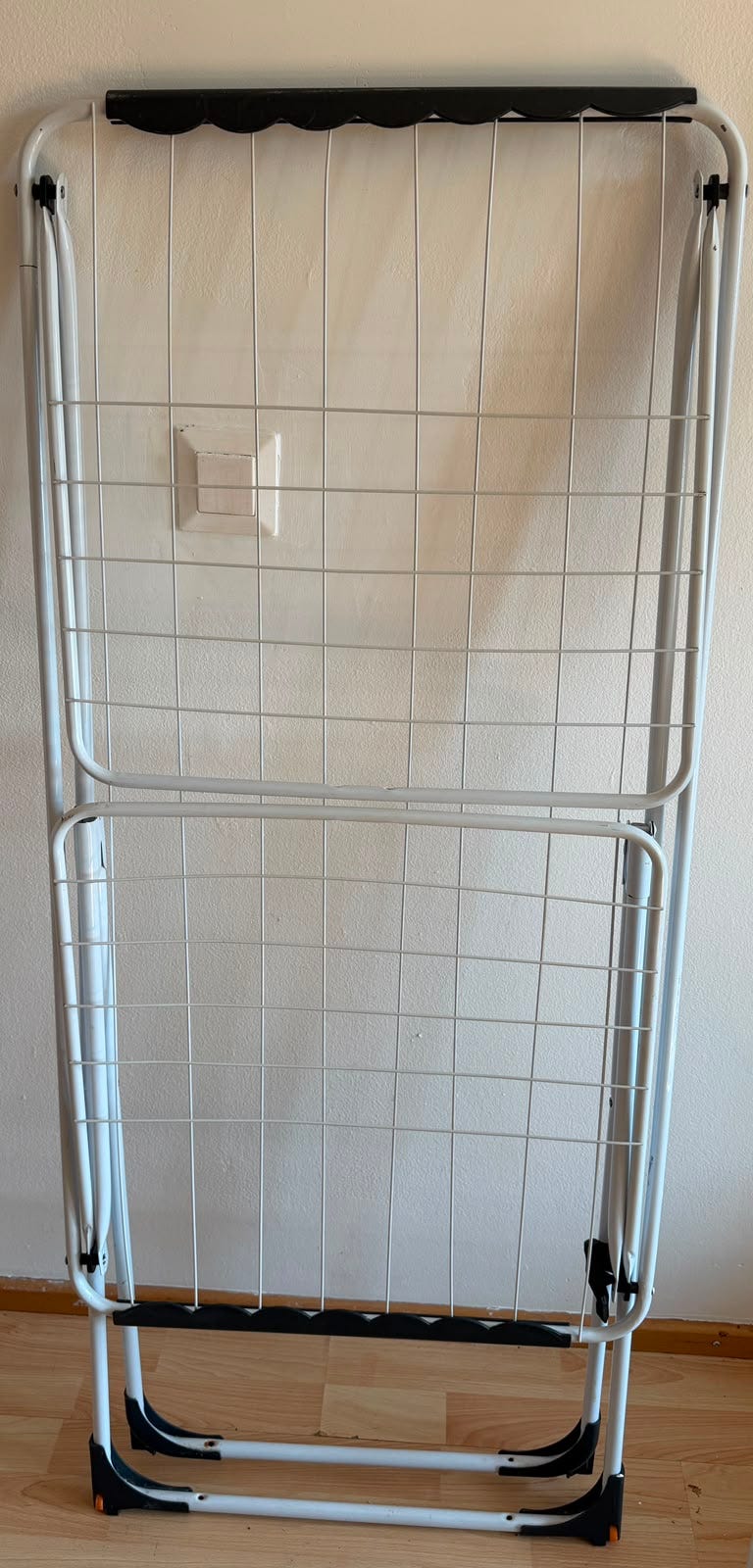 Myydään pyykin kuivausteline