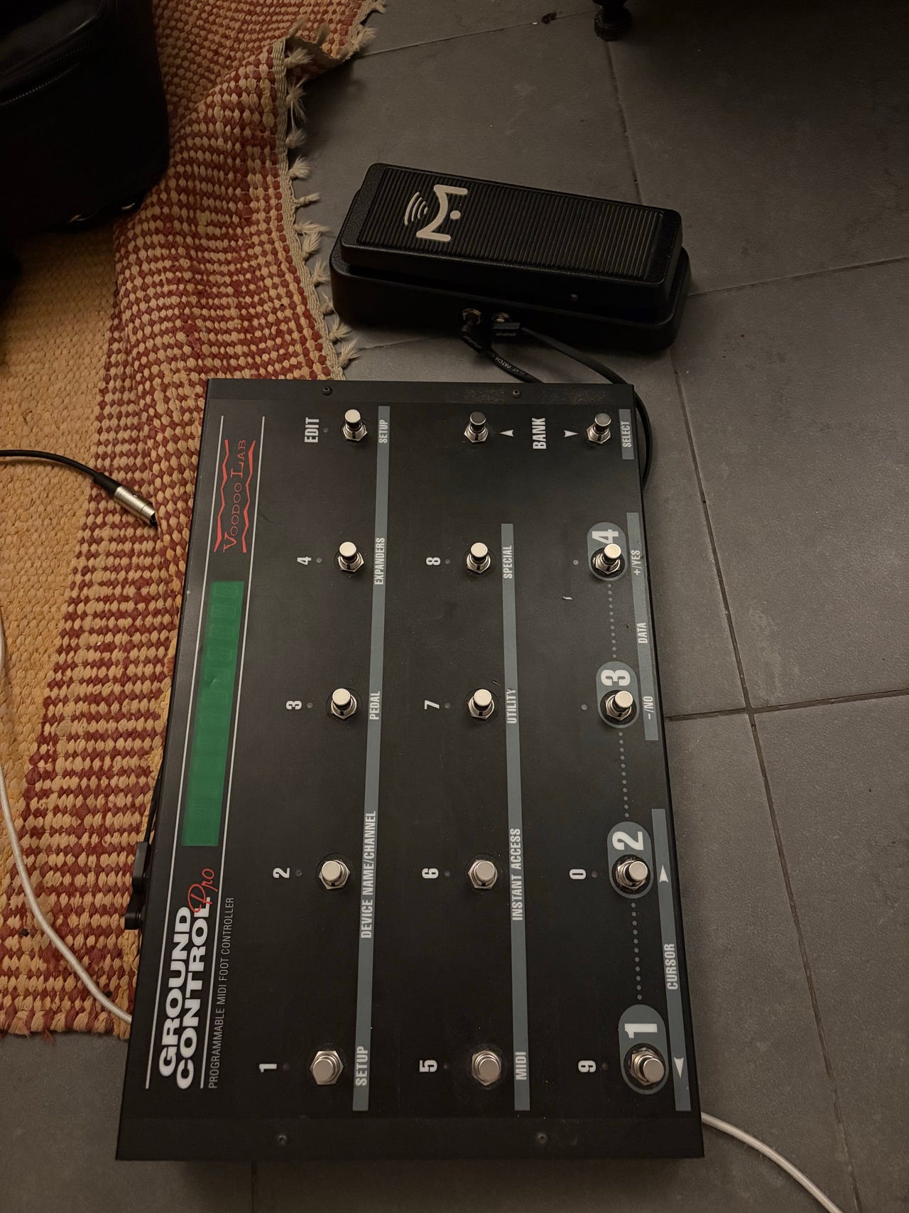 Voodoolab GroundControlPro midi-jalkakytkin ja mission ep-1 expre