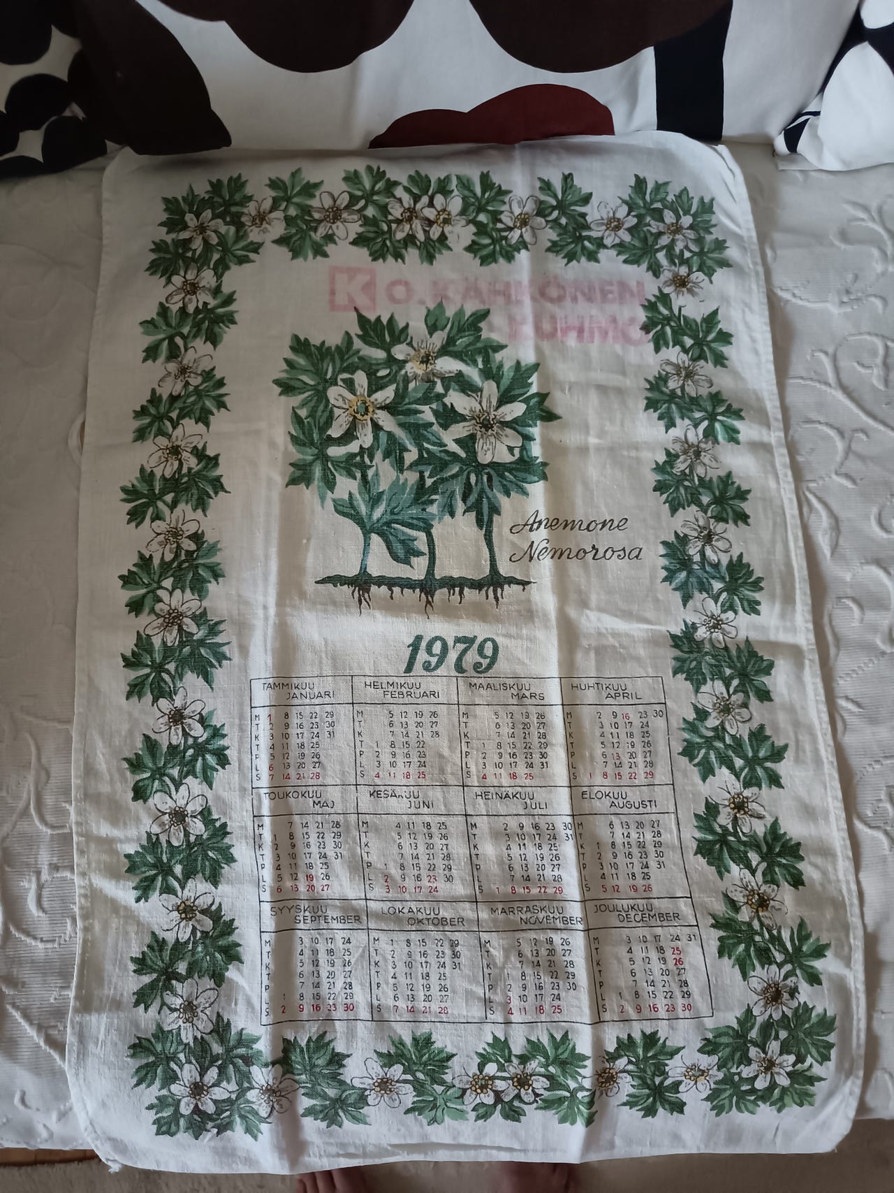 Kalenteri pyyhe/seinävaate v.1979